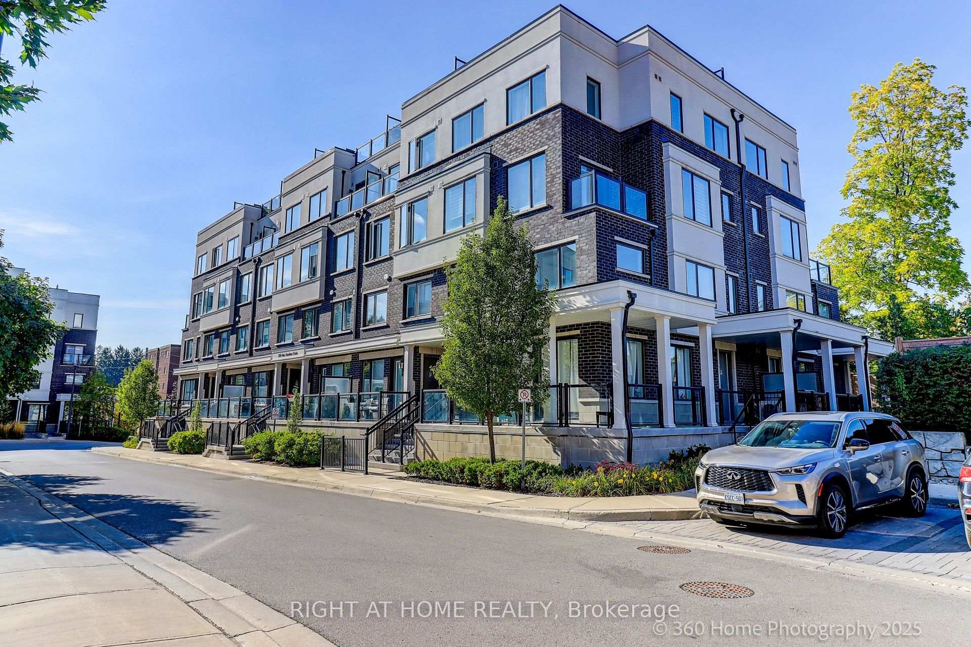 200 Alex Gardner Circle 28, Aurora, On L4g 3g5