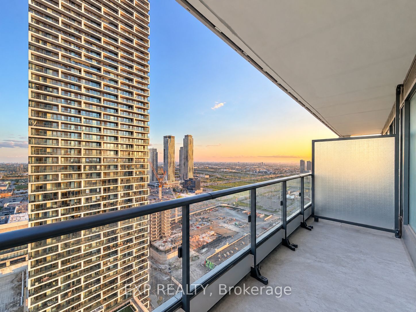 898 Portage Parkway 3208, Vaughan, On L4k 0j6