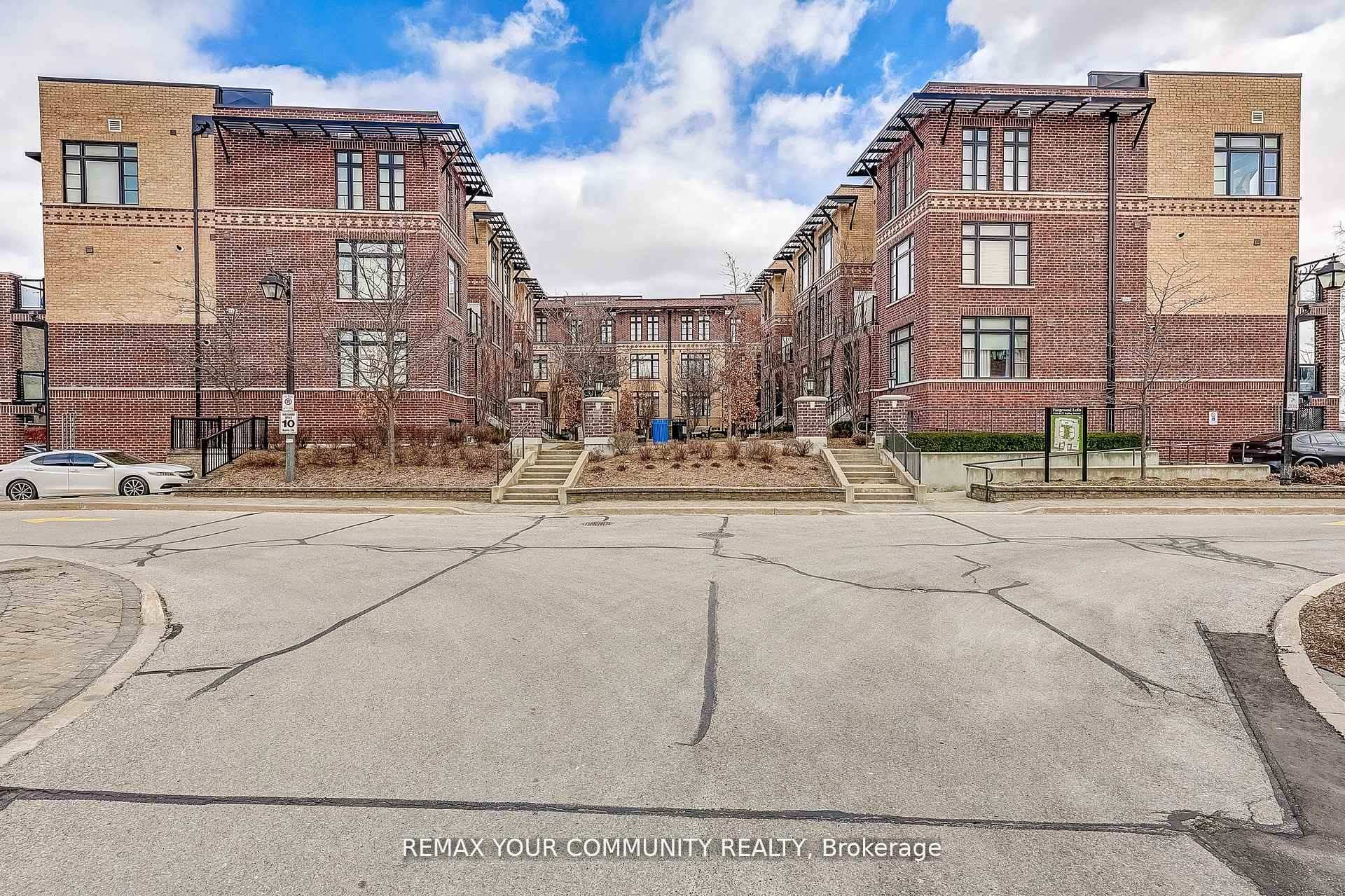 8169 Kipling Avenue 29, Vaughan, On L4l 0g4