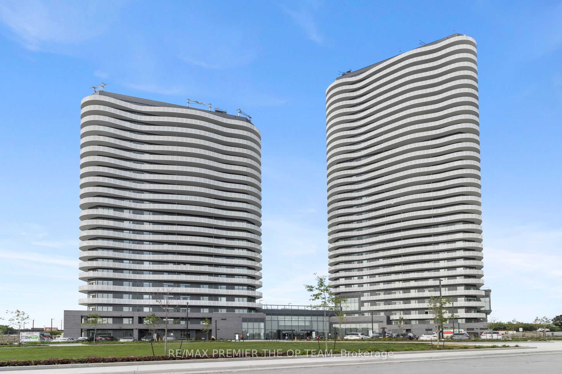 10 Flavelle Trail 1305, Vaughan, On L4l 0m9