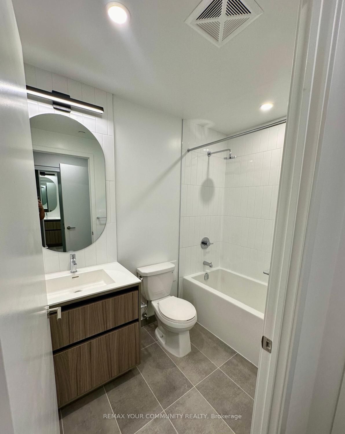 7950 Bathurst Street A328, Vaughan, On L4j 0l4