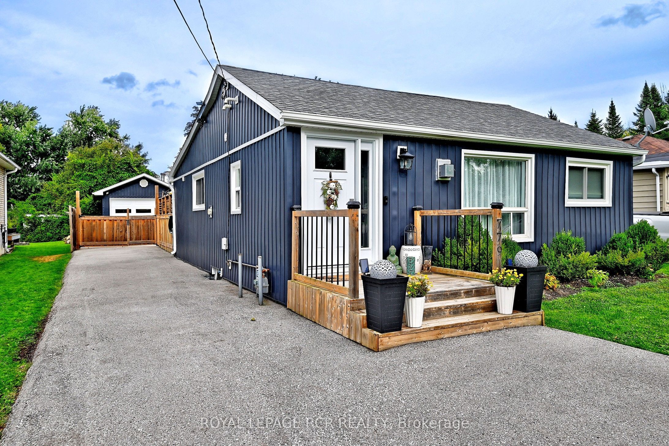 779 Sheppard Avenue, Georgina, On L4p 3e9