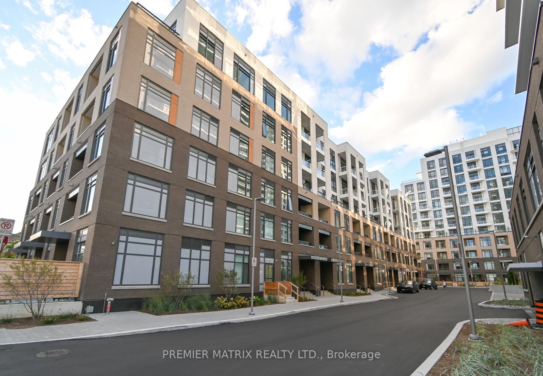 8 Beverley Glen Boulevard 106, Vaughan, On L4j 0b8