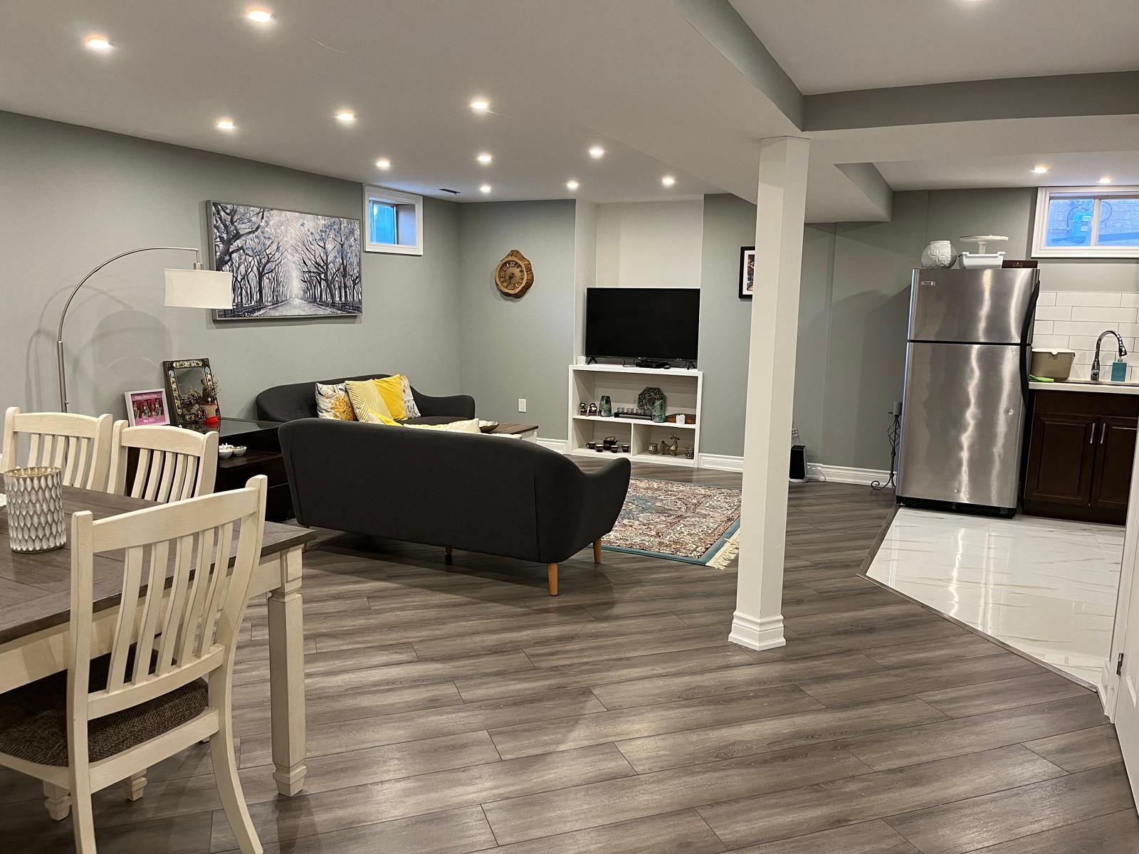 7 Creekview Avenue, Richmond Hill, On L4c 9x1