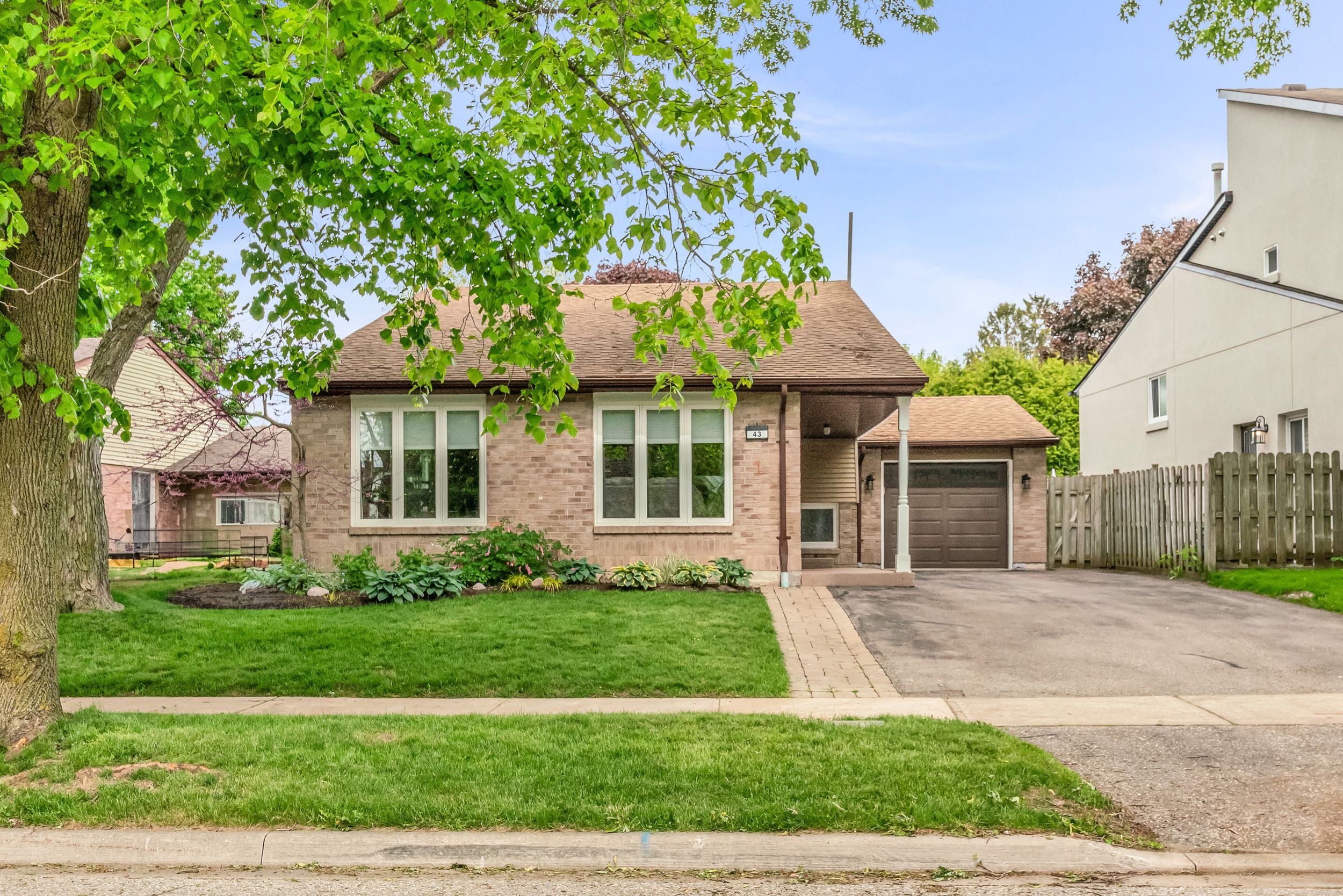 43 Stoddart Drive Drive, Aurora, On L4g 2g2