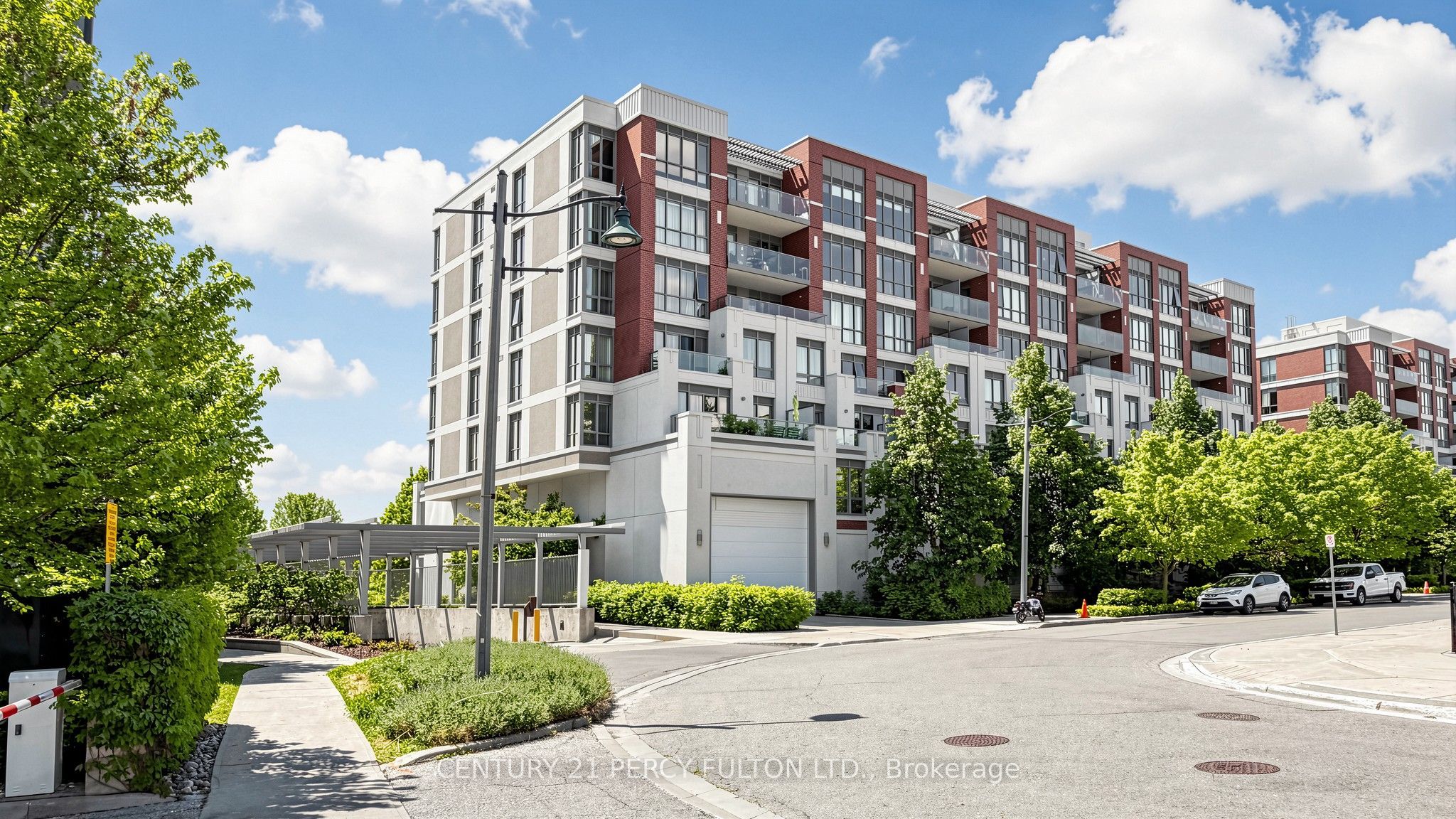 57 Upper Duke Crescent 102, Markham, On L6g 0b9