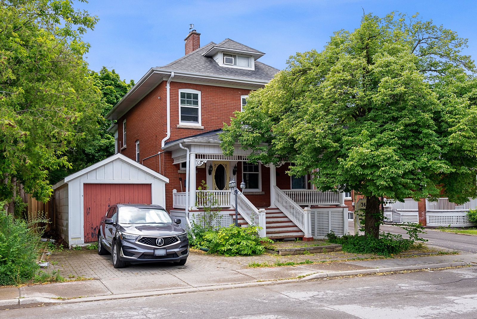 36 Arnold Crescent Main, Richmond Hill, On L4c 3r5