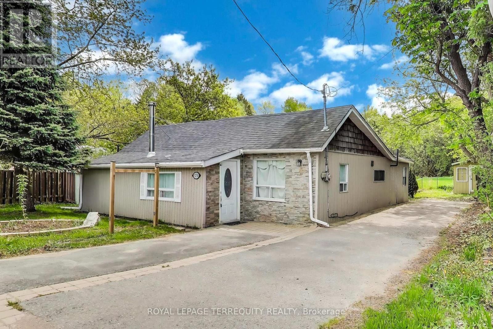 3251 Ravenshoe Road, East Gwillimbury, On L0g 1r0