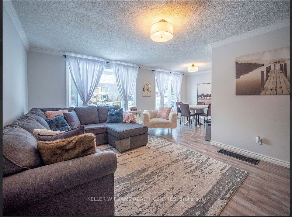 807 Greenfield Crescent Upper, Newmarket, On L3y 3b2