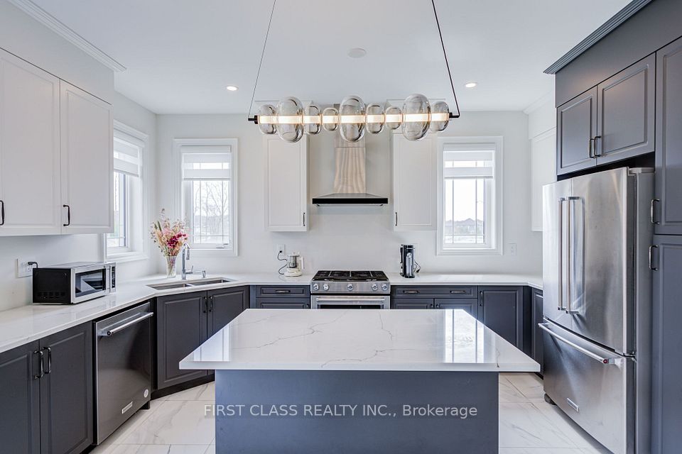 376 Seaview Heights, East Gwillimbury, On L9n 0y5