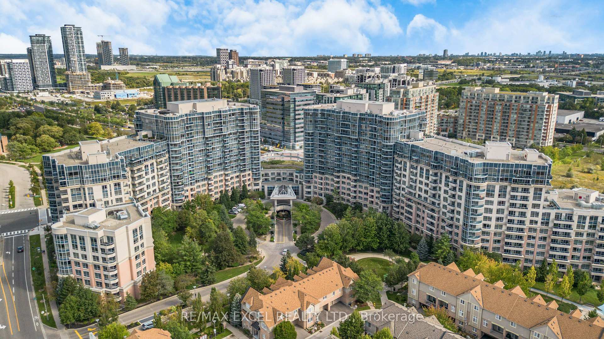 33 Cox Boulevard 1627, Markham, On L3r 8a6