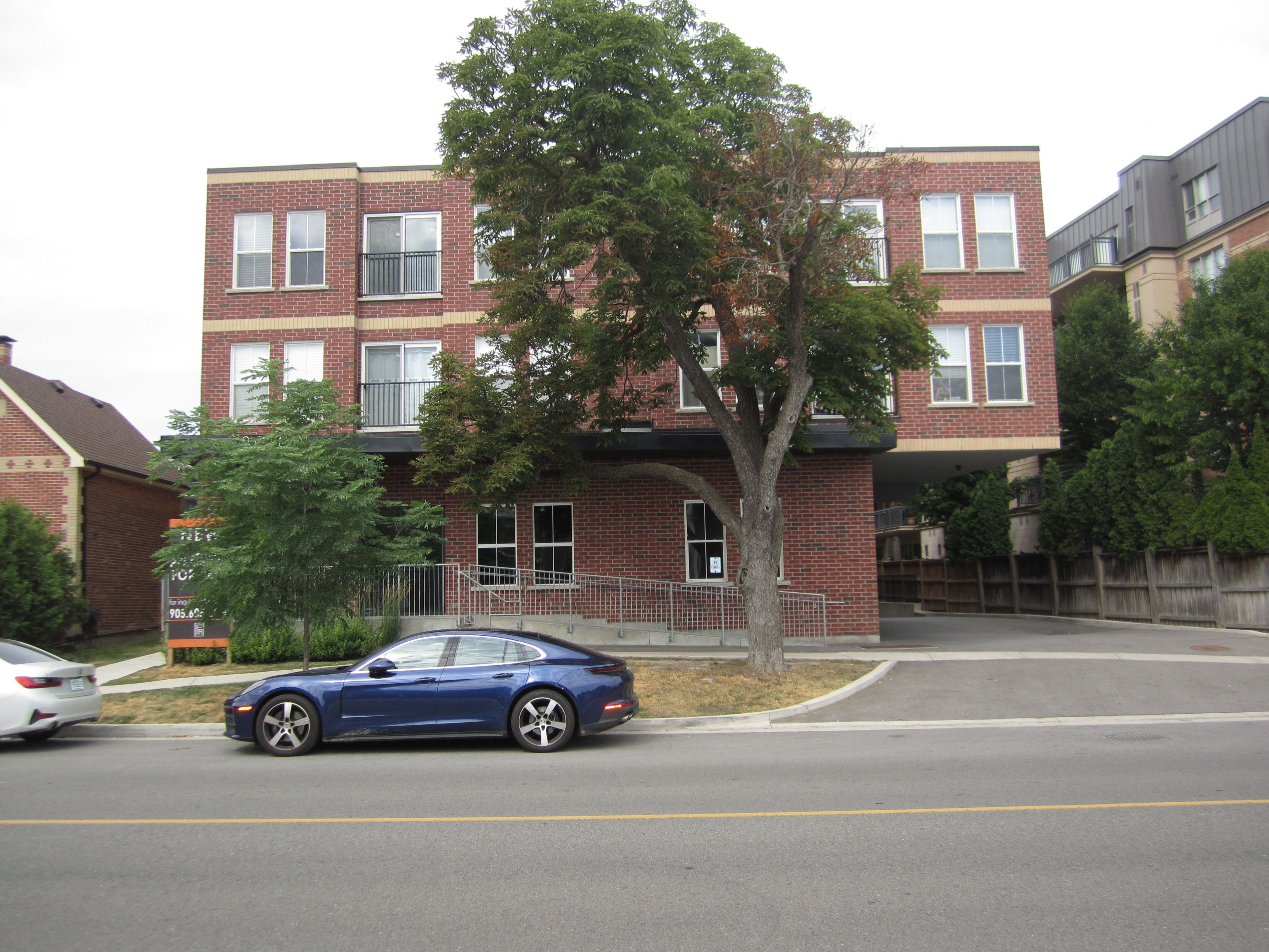 8010 Kipling Avenue 308, Vaughan, On L4l 0m5