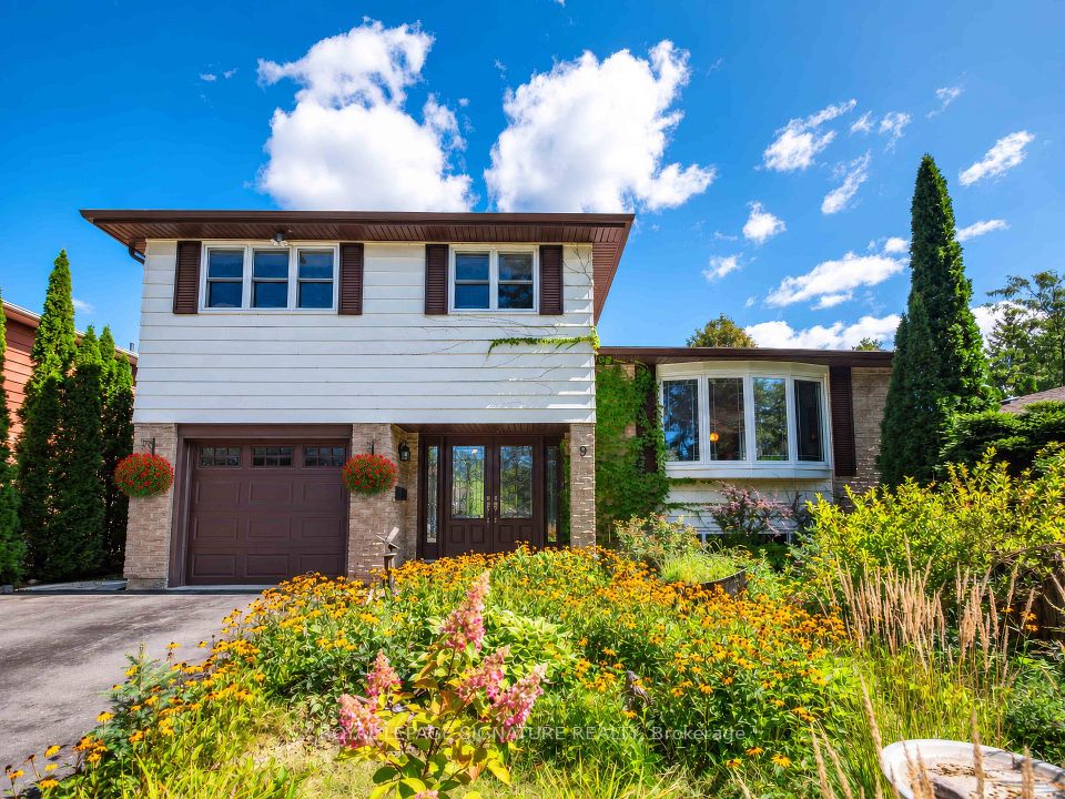 9 Birch Court, Aurora, On L4g 3k1