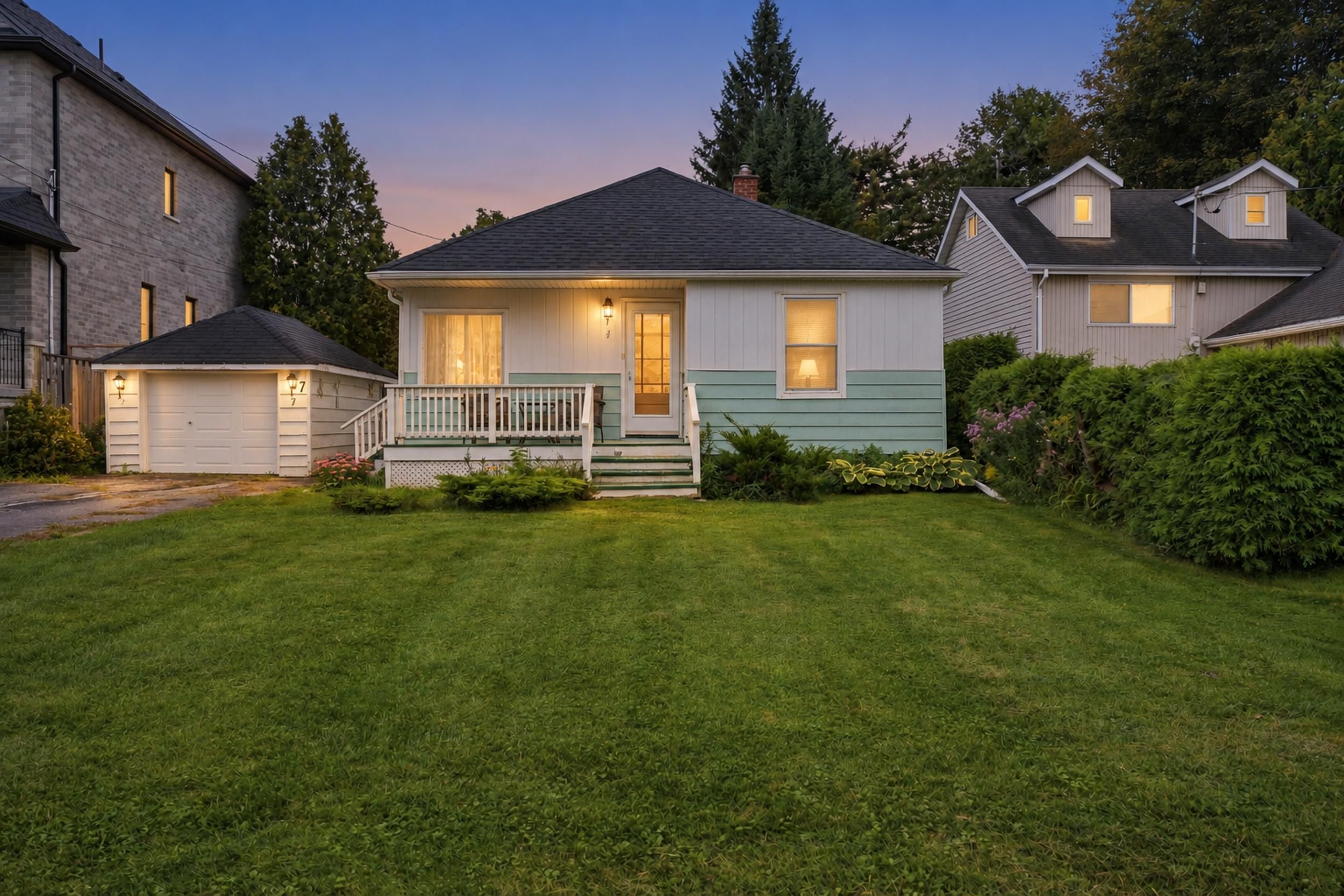 7 George Street, Richmond Hill, On L4e 2t4