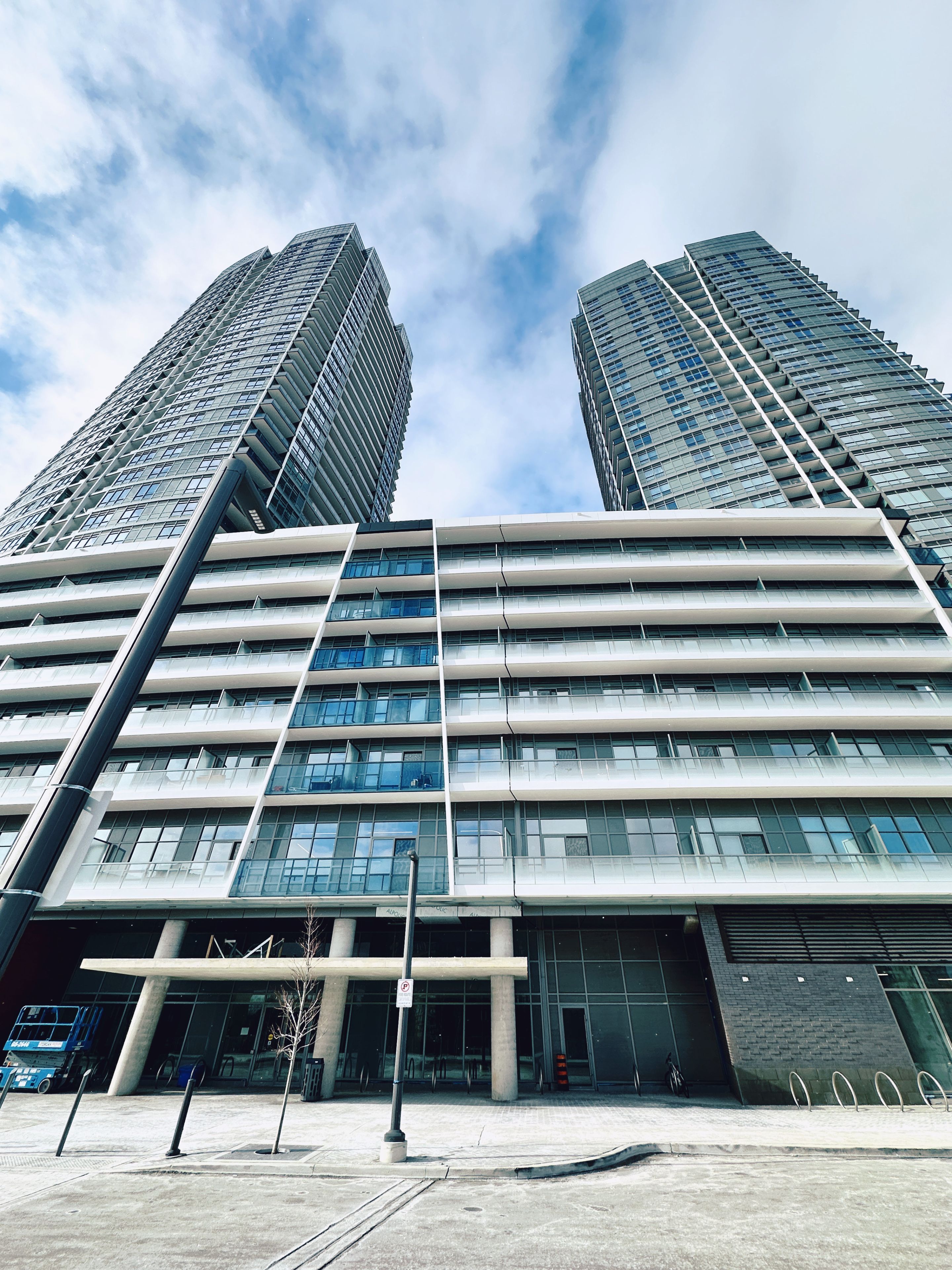 50 Upper Mall Way B3001, Vaughan, On L4j 4p8