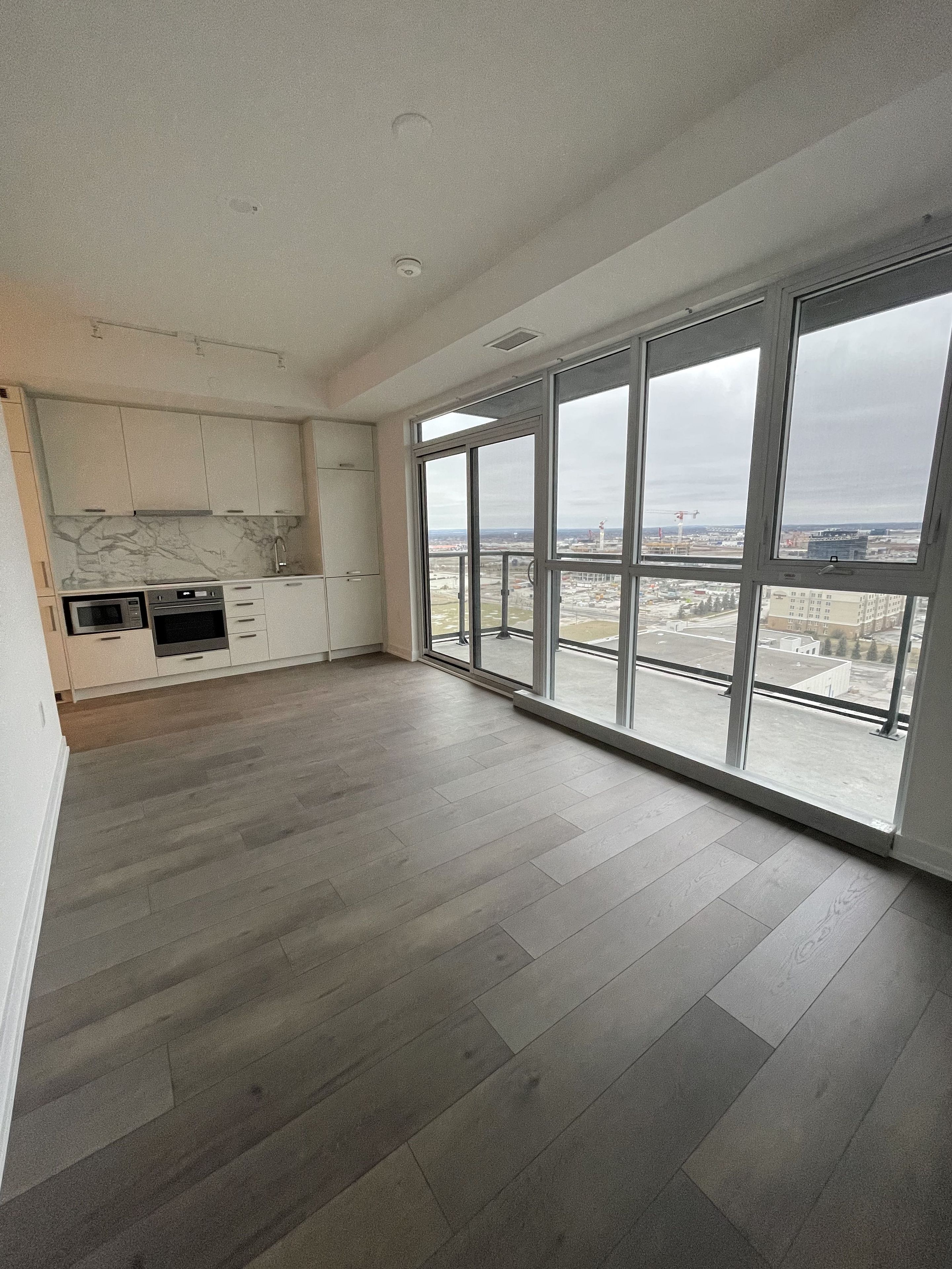 10 Honeycrisp Crescent 1717, Vaughan, On L4k 0m7