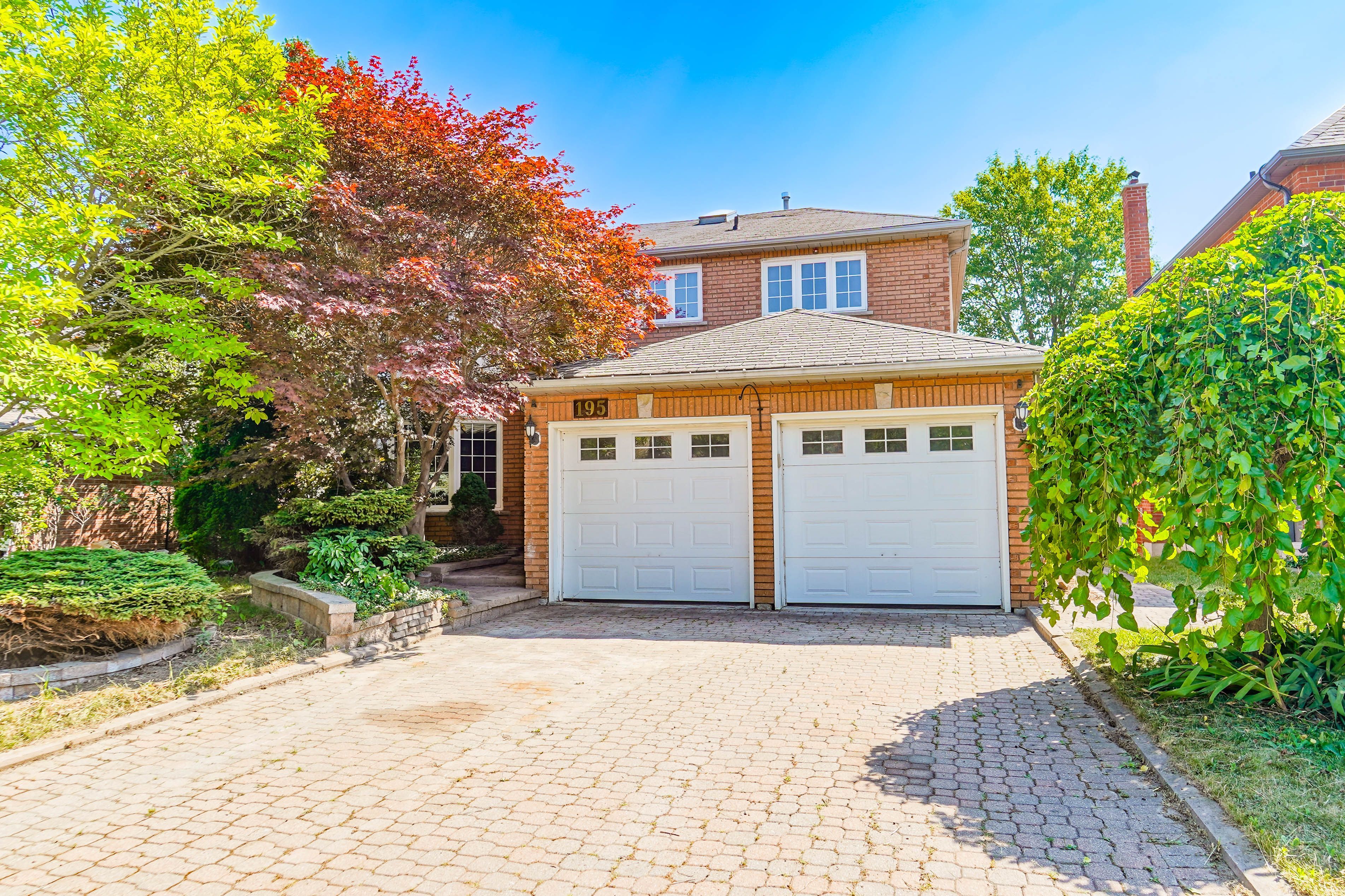 195 Savage Road, Newmarket, On L3x 1r6