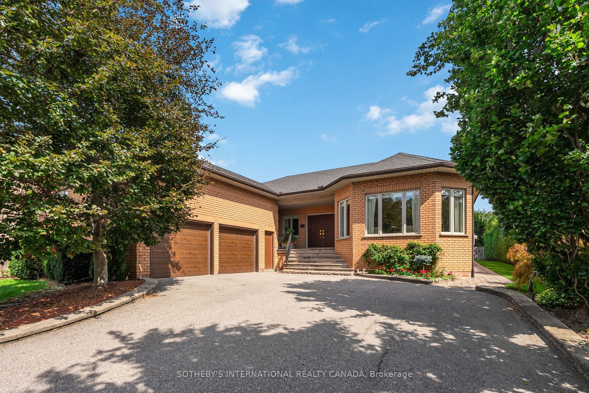 83 Burndean Court, Richmond Hill, On L4c 9w5