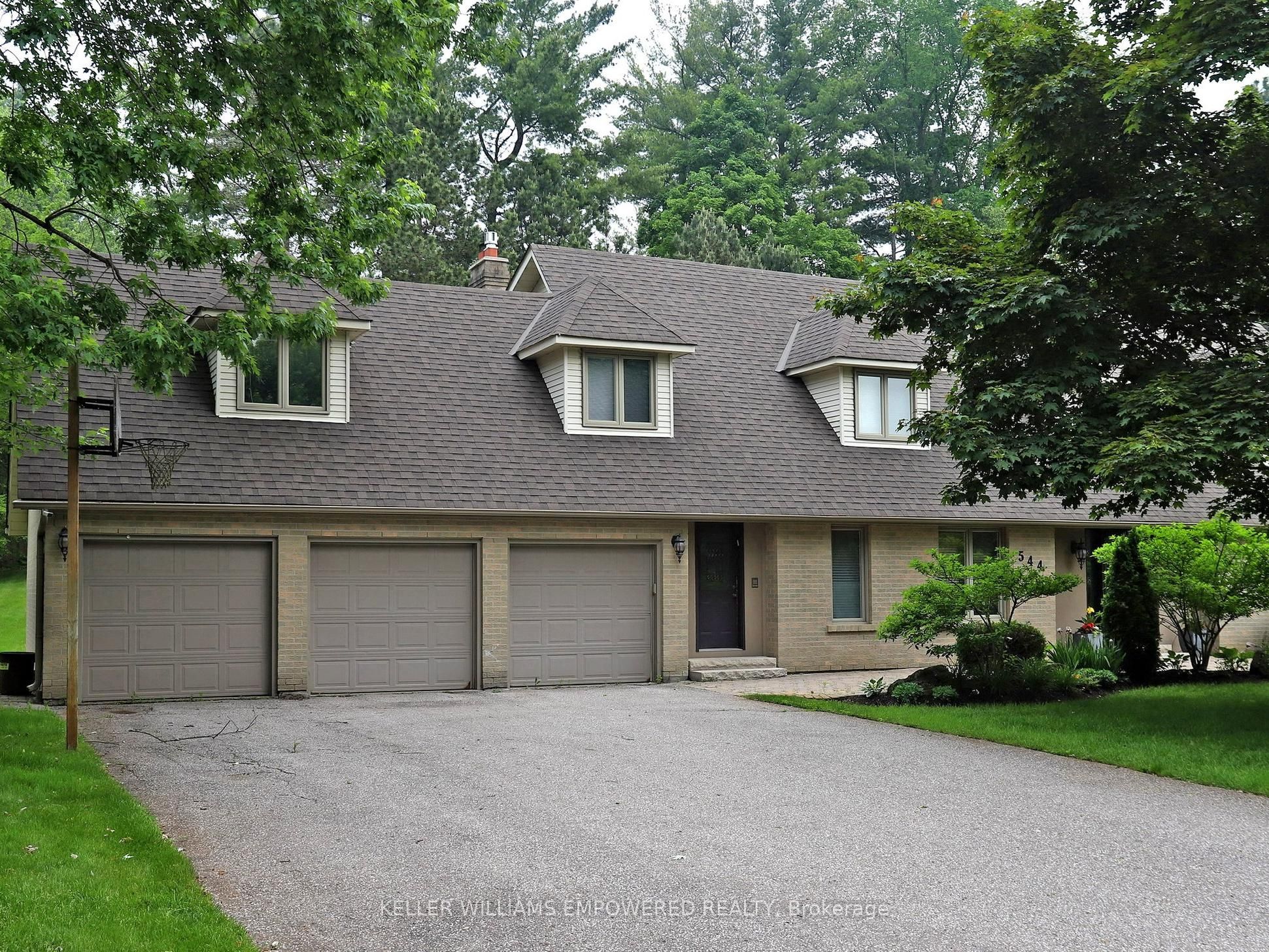 544 Woodland Acres Crescent, Vaughan, On L6a 1g2