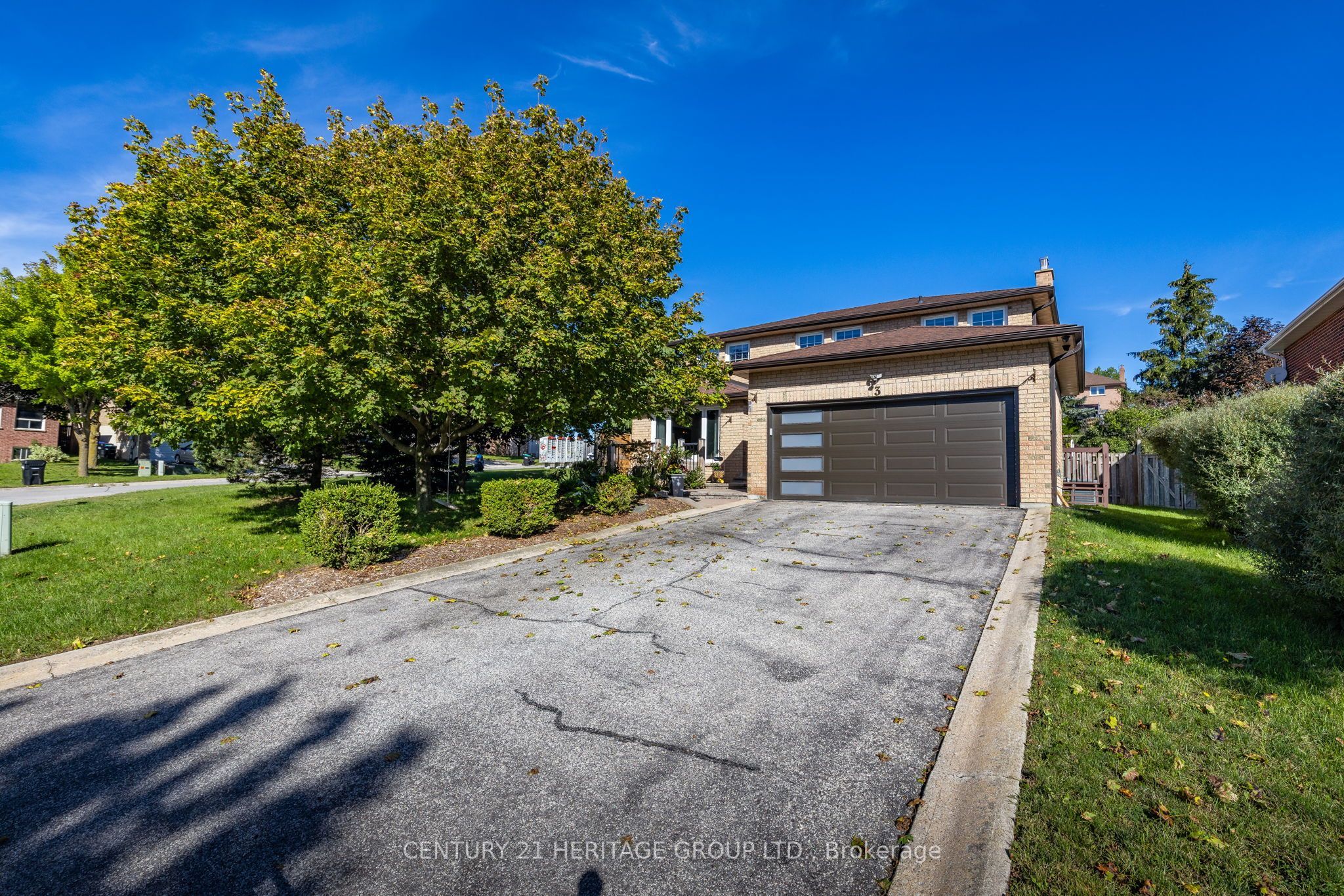 3 Royal Court, Bradford West Gwillimbury, On L3z 2p5