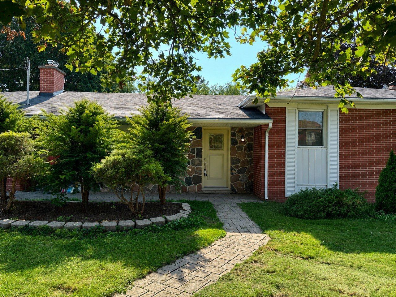 86 Hamilton Drive Main Floor, Newmarket, On L3y 3e8