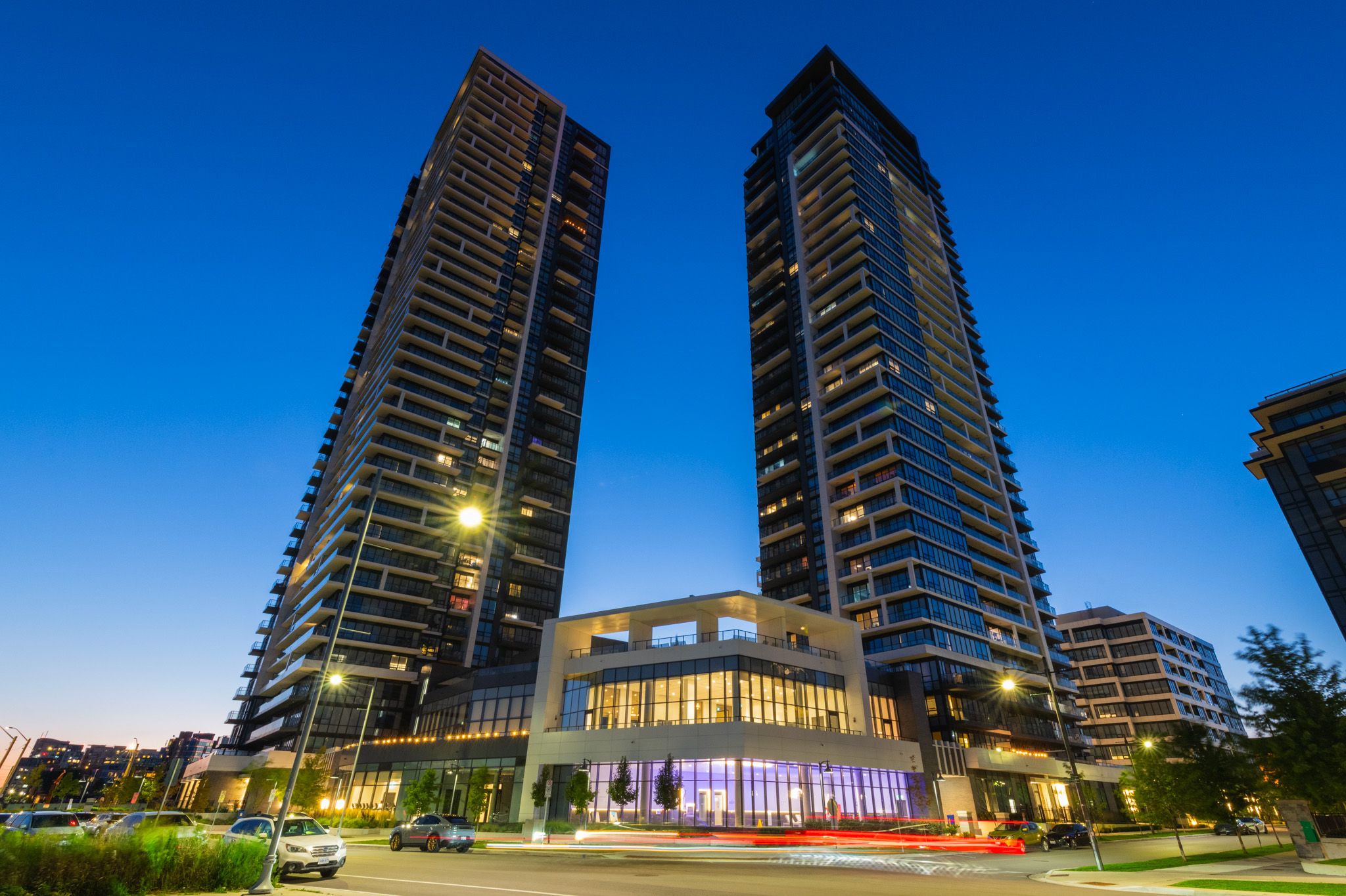 18 Water Walk Drive 1702, Markham, On L3r 6l5