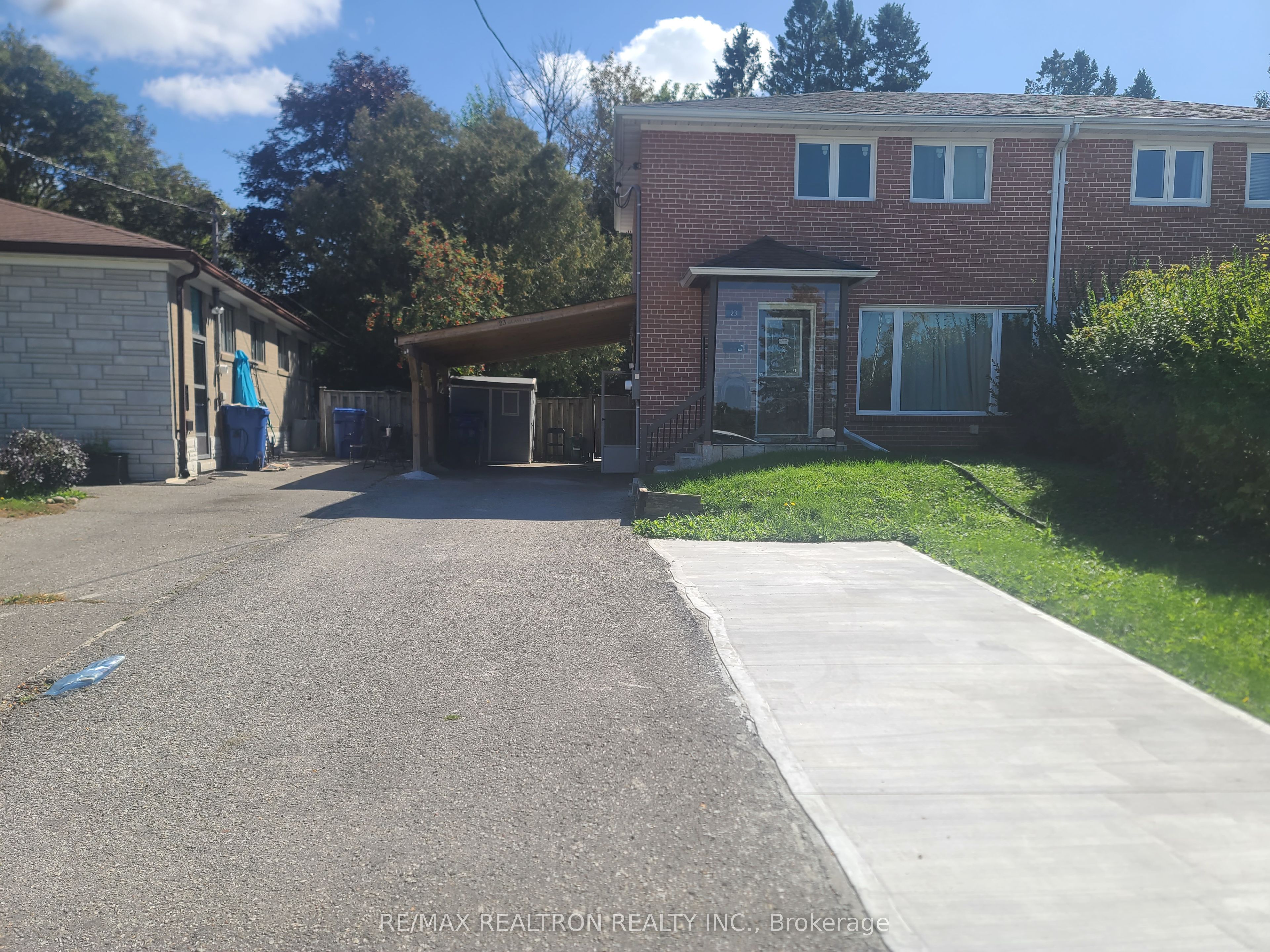 23 Glass Drive Lower Unit, Aurora, On L4g 2e5