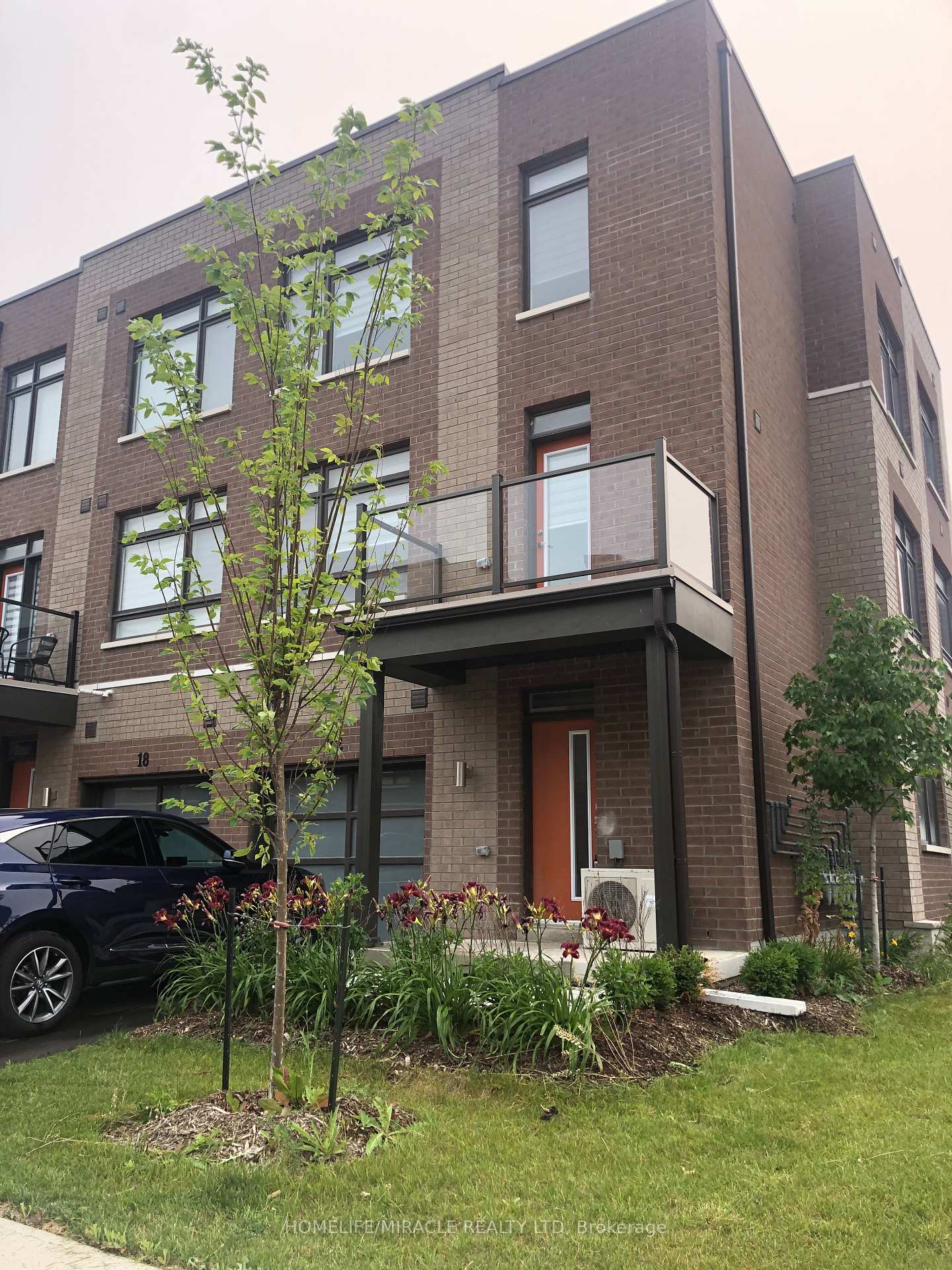 22 Bluenose Street, Vaughan, On L4l 0l7