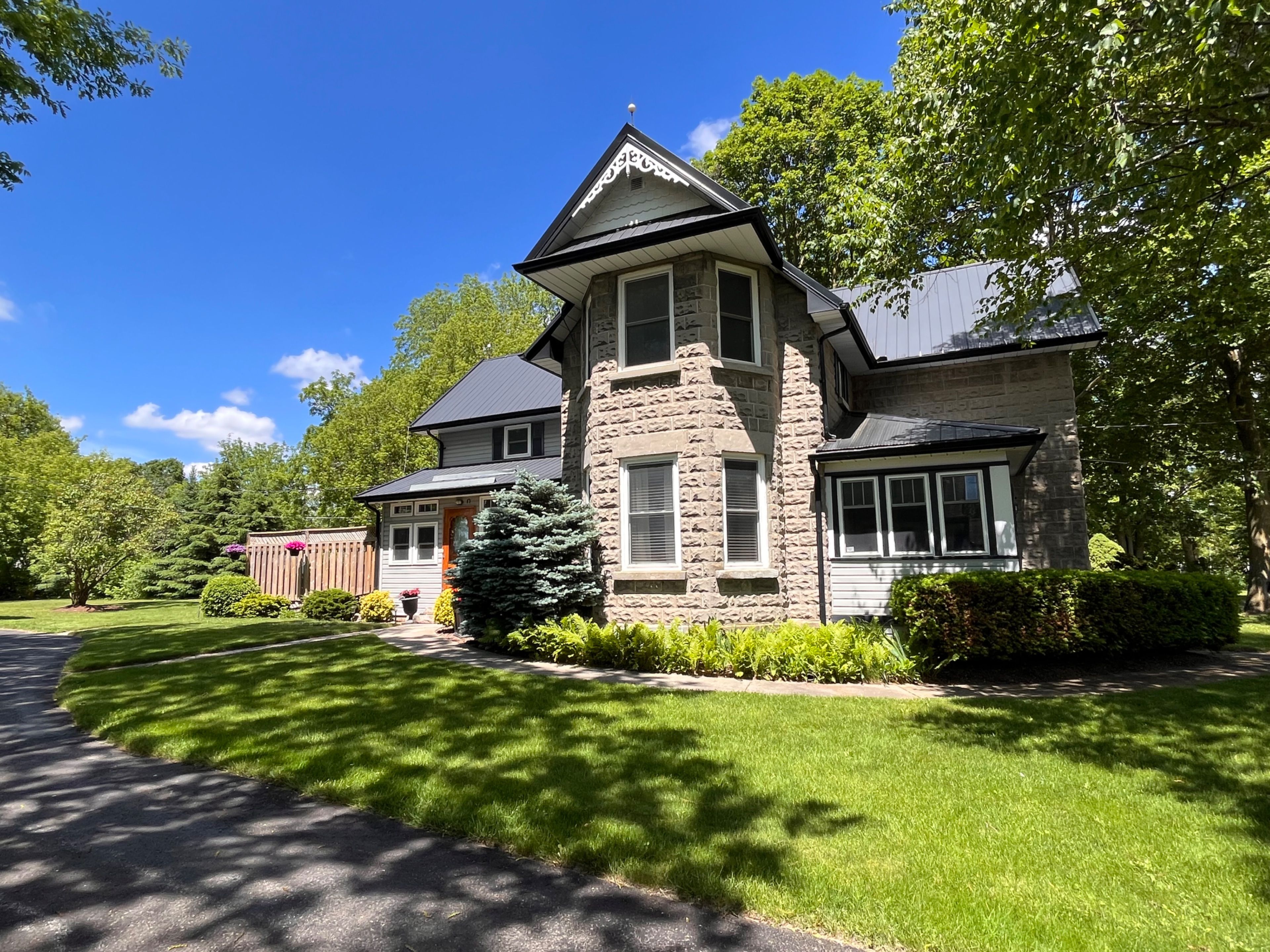 20314 Leslie Street, East Gwillimbury, On L0g 1r0