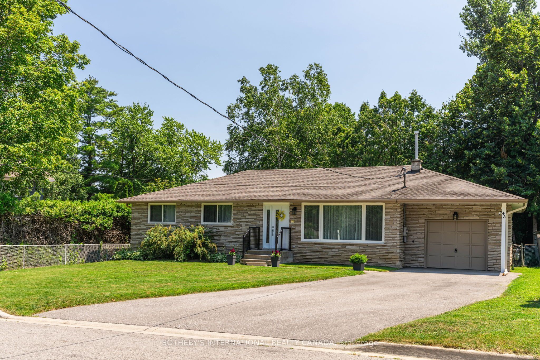 43 Northwood Road, Georgina, On L0e 1r0