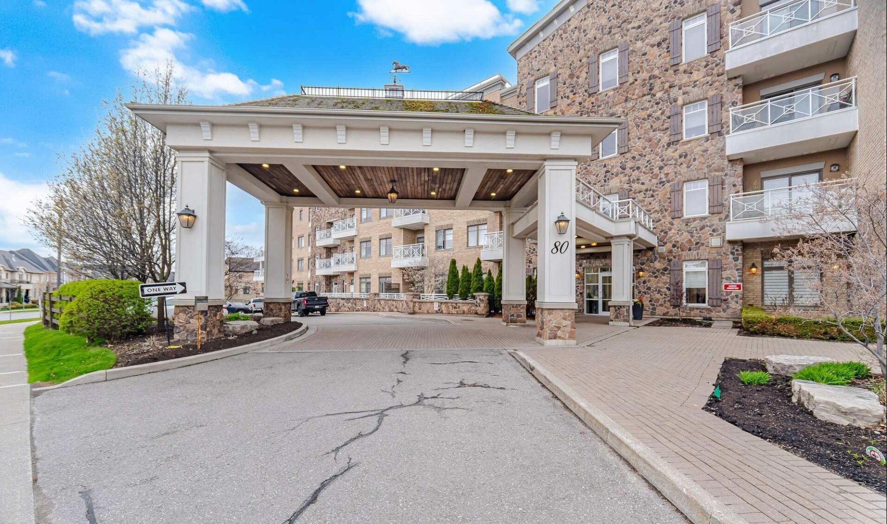 80 Burns Boulevard 425, King, On L7b 0b3