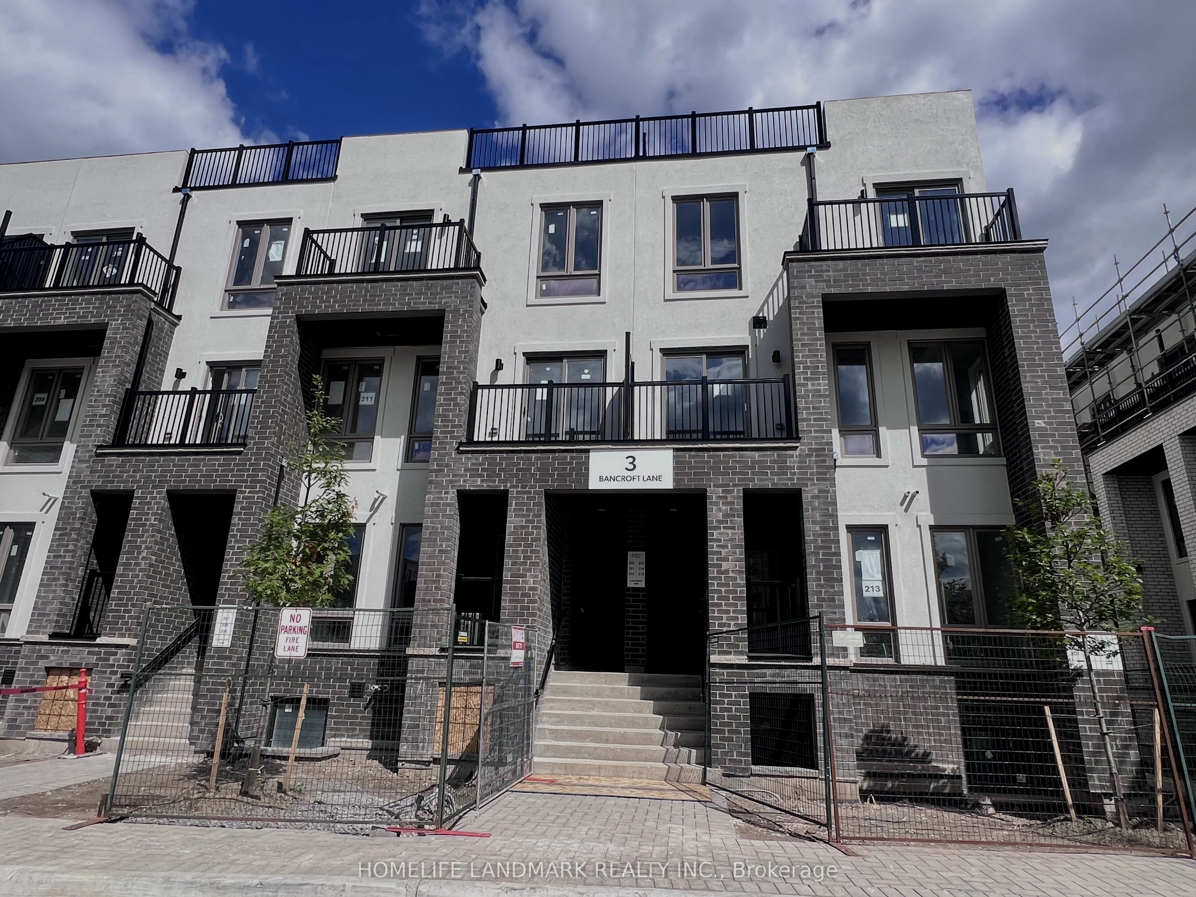 3 Bancroft Lane E 214, Richmond Hill, On L4e 1m1