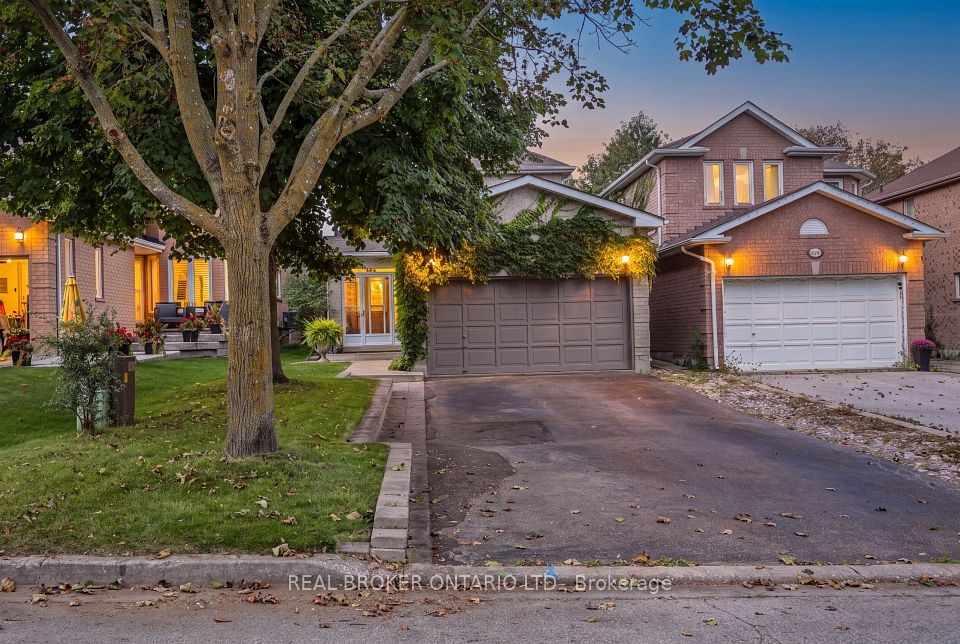 408 Flanagan Court, Newmarket, On L3x 2e9