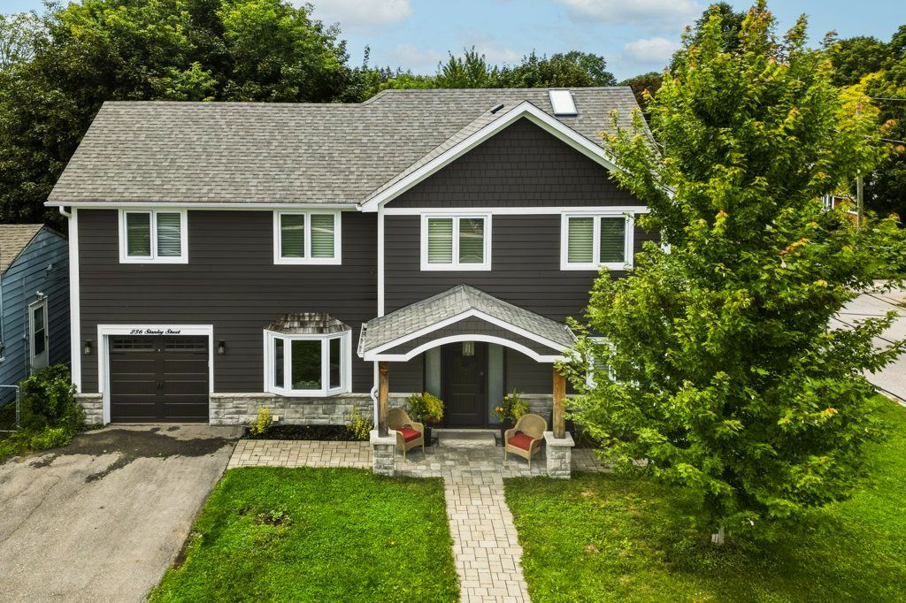 236 Stanley Street, Newmarket, On L3y 4m9