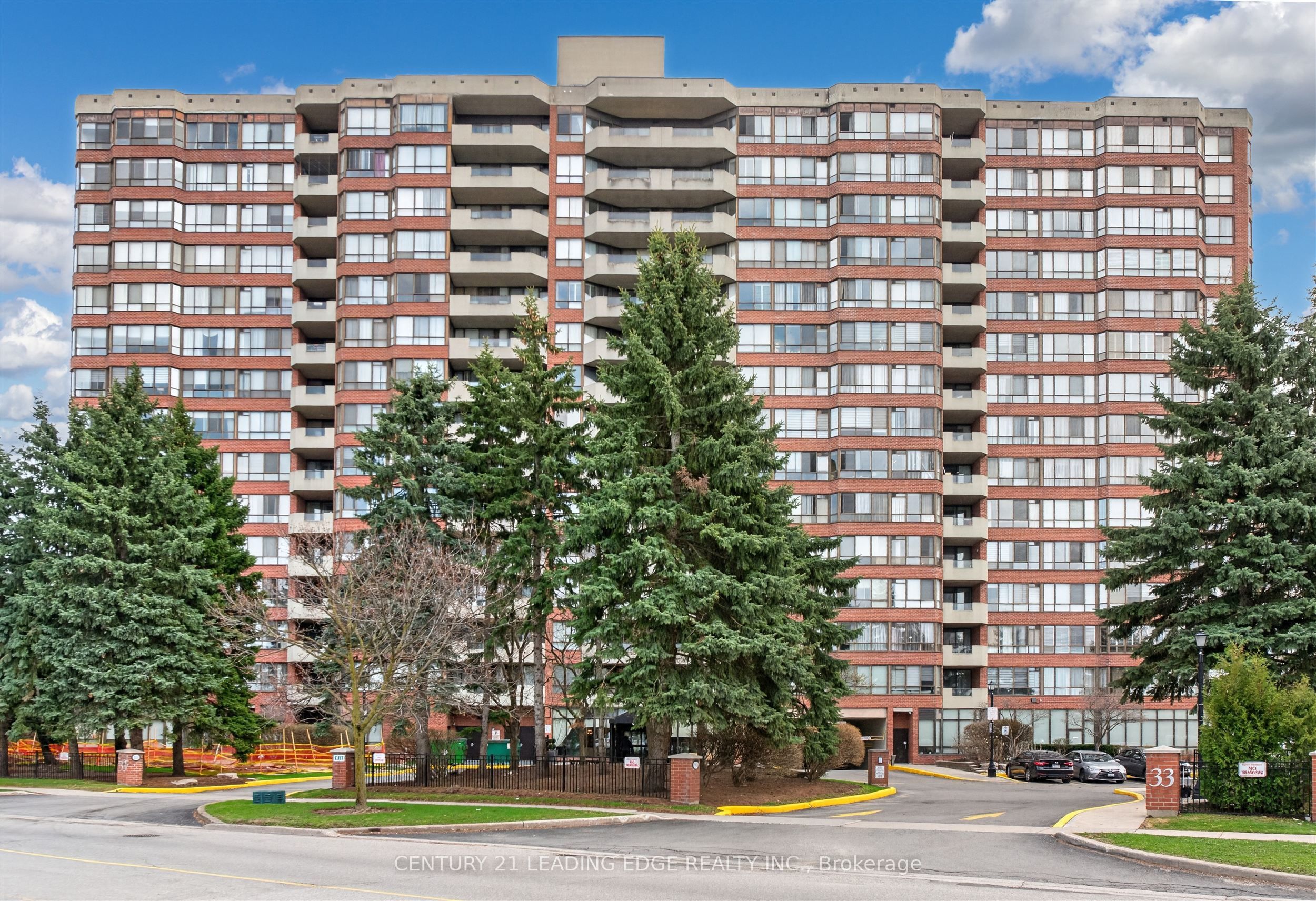 33 Weldrick Road E 1011, Richmond Hill, On L4c 8w4