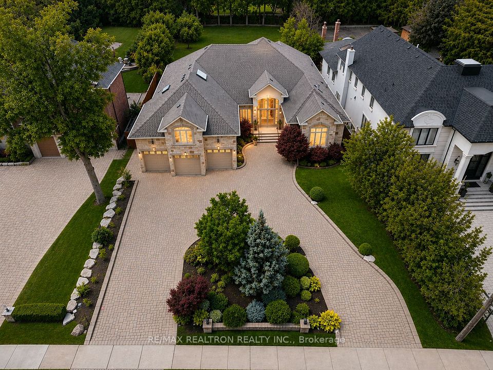 16 Boyle Drive, Richmond Hill, On L4c 6c9