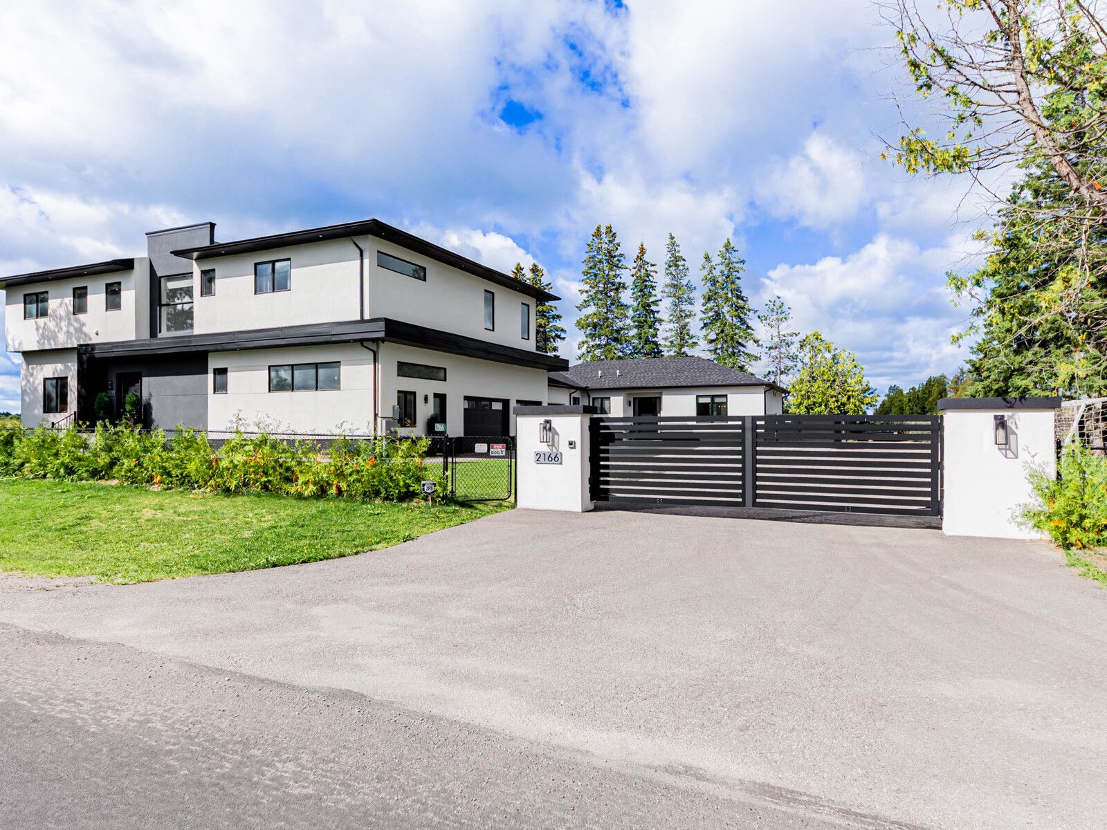 2166 10th Side Road, Bradford West Gwillimbury, On L3z 2k9