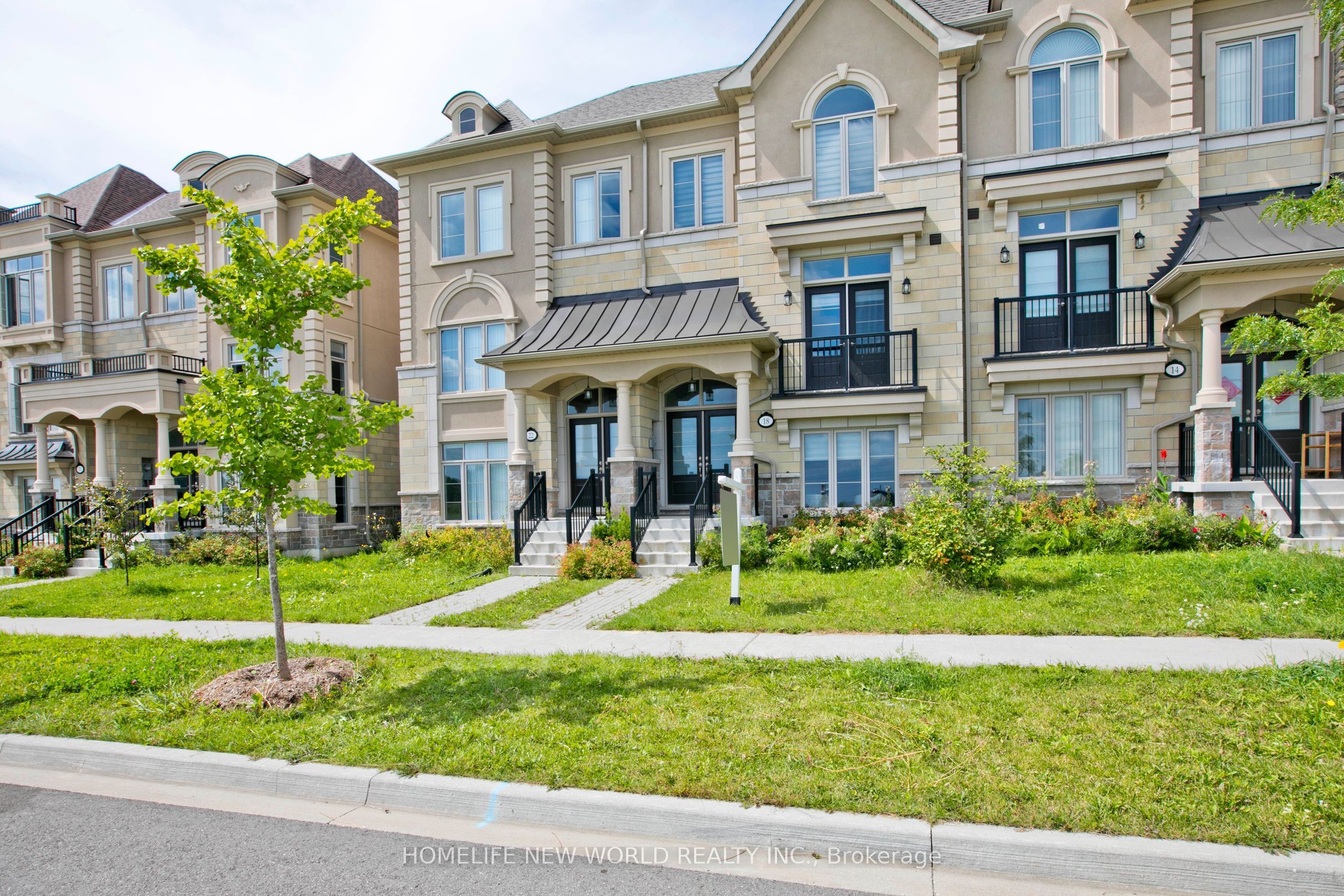 18 Campobello Street, Vaughan, On L6a 5b3