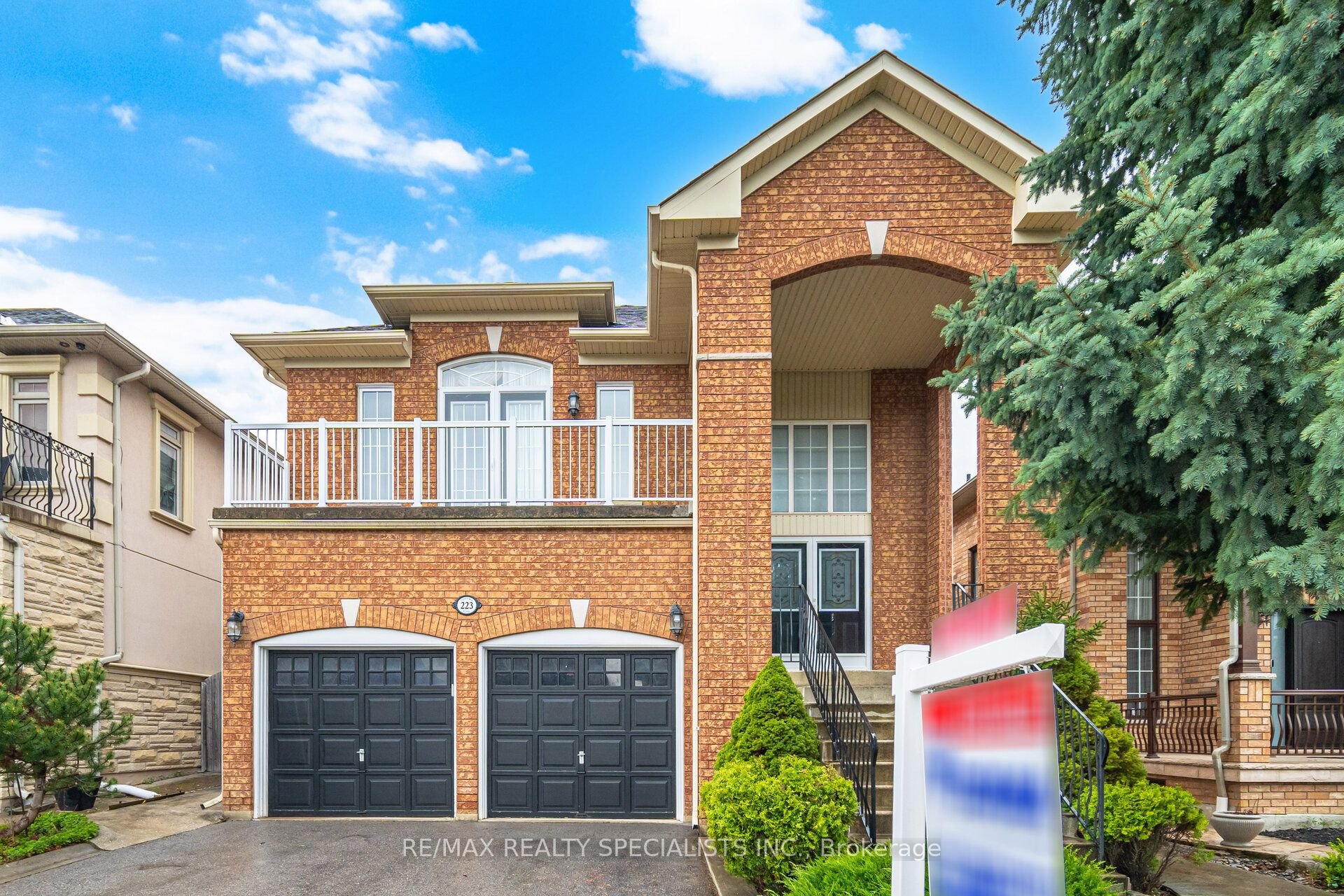 223 Sonoma Boulevard, Vaughan, On L4h 1p2