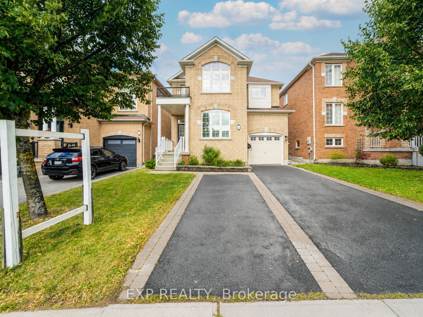 76 Ford Wilson Boulevard, Newmarket, On L3x 3g1