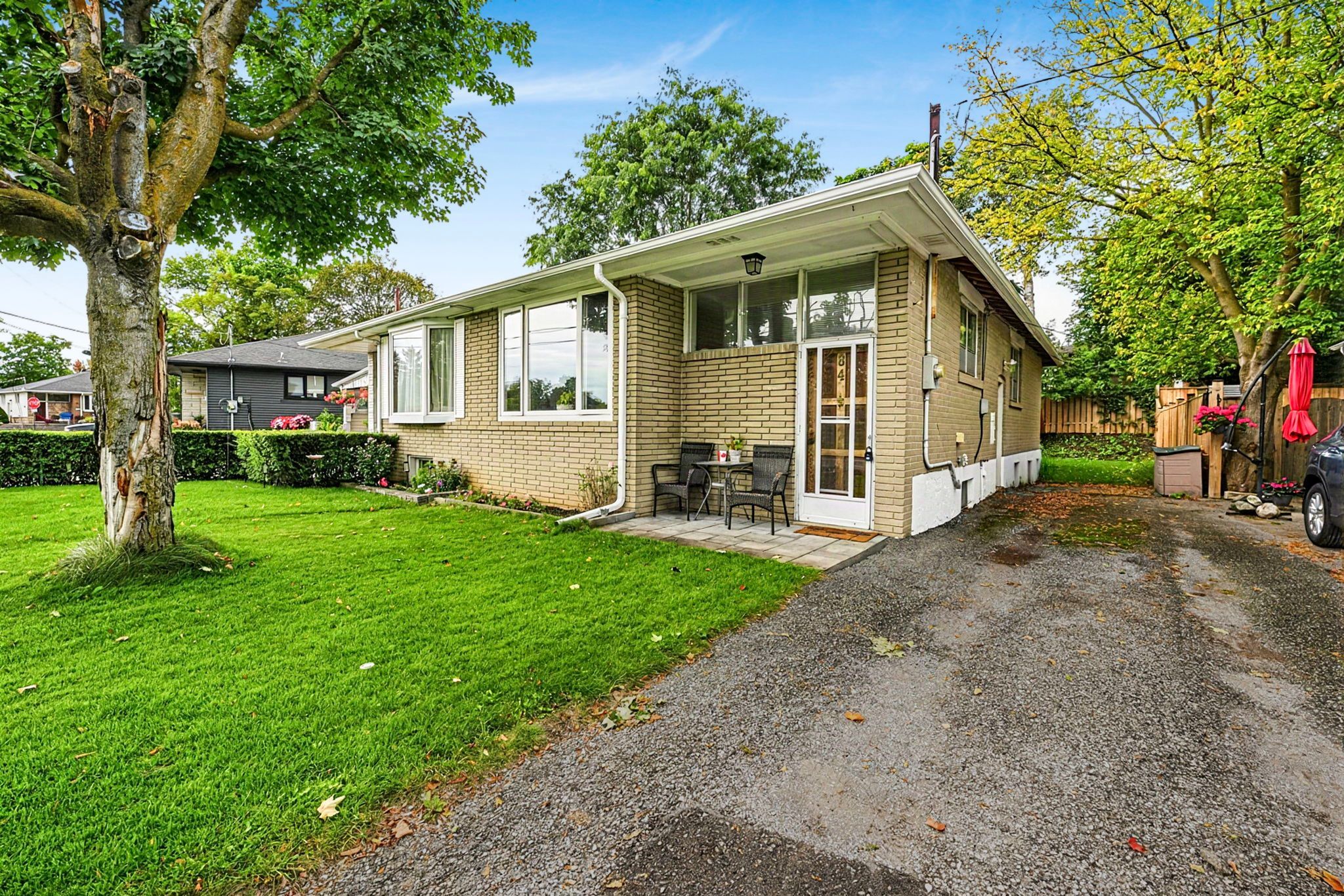 84 Longford Drive, Newmarket, On L3y 2y4