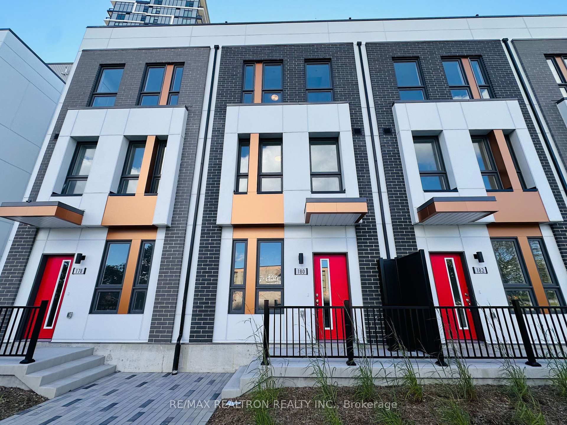 180 Anderson Avenue Th9, Markham, On L6e 0w5