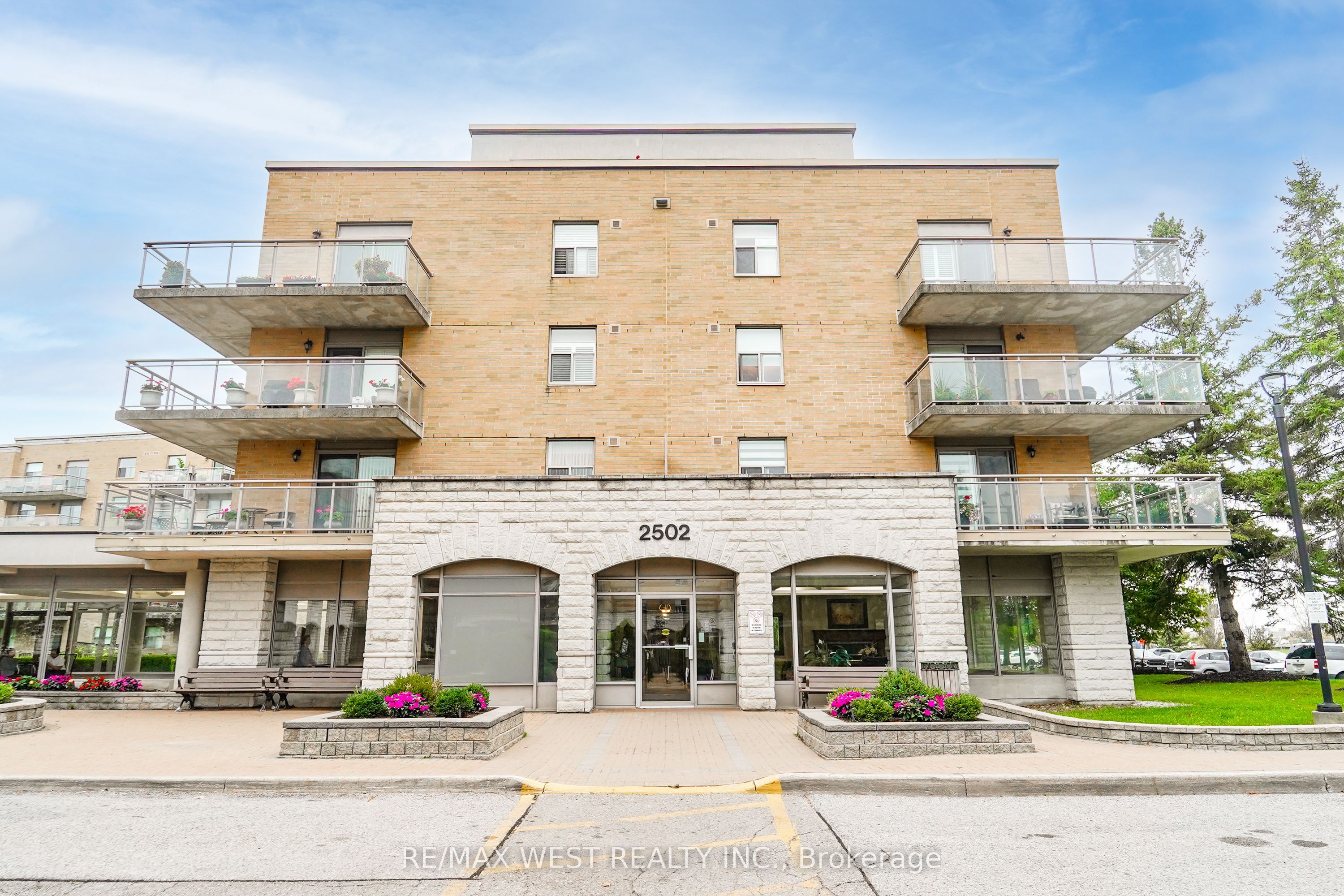 2502 Rutherford Road 322, Vaughan, On L4k 5n6