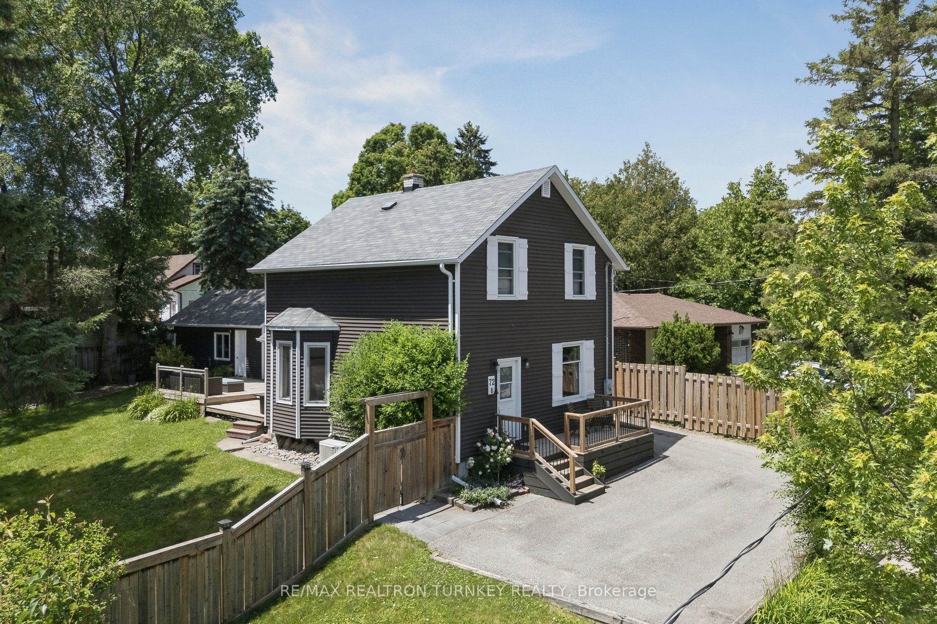 72 Vincent Street, Newmarket, On L3y 4g5