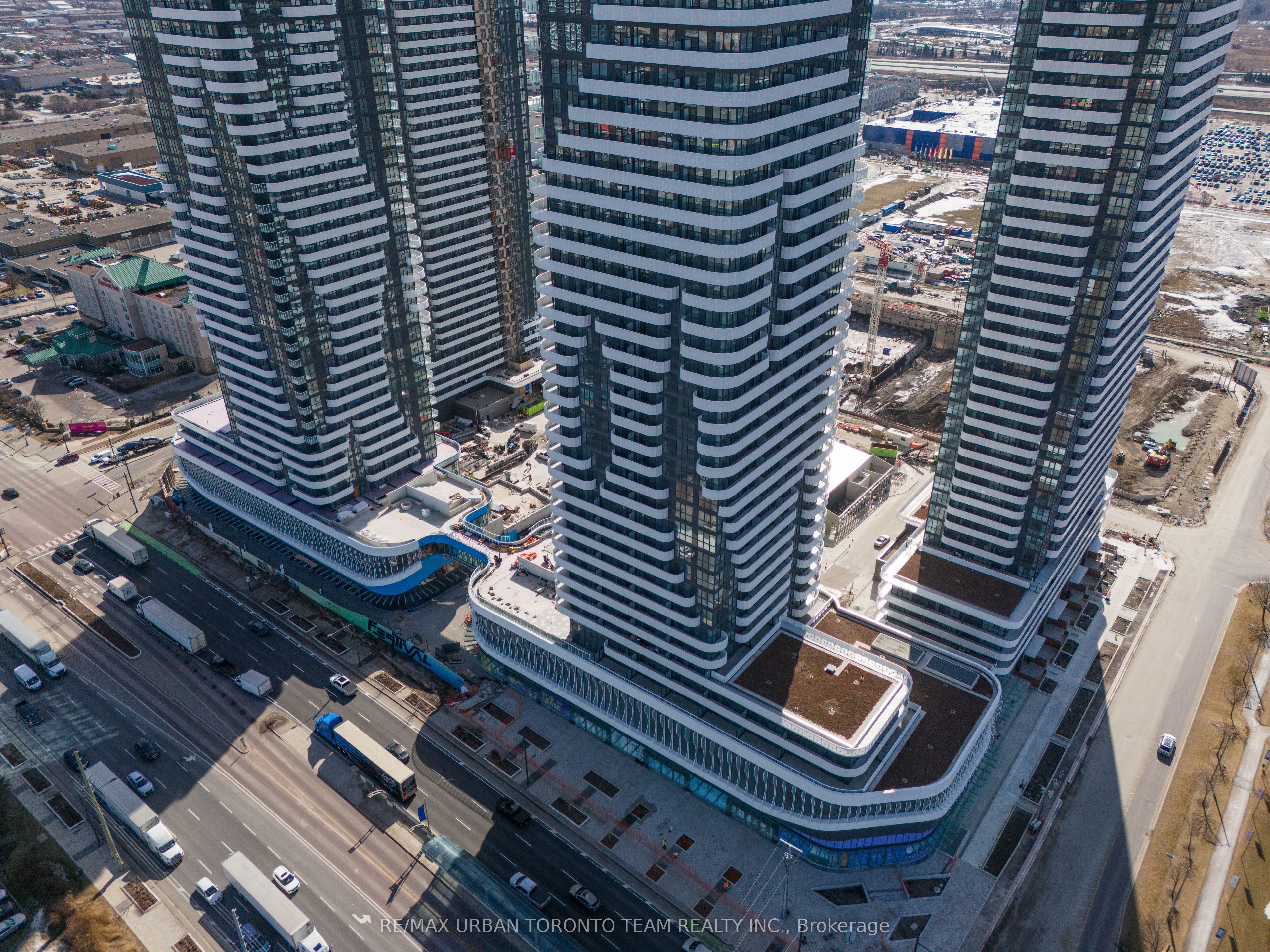 28 Interchange Way 802, Vaughan, On L4k 0p8