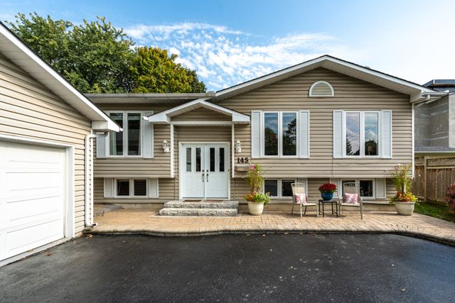 145 Carlson Drive Main, Newmarket, On L3y 3h1