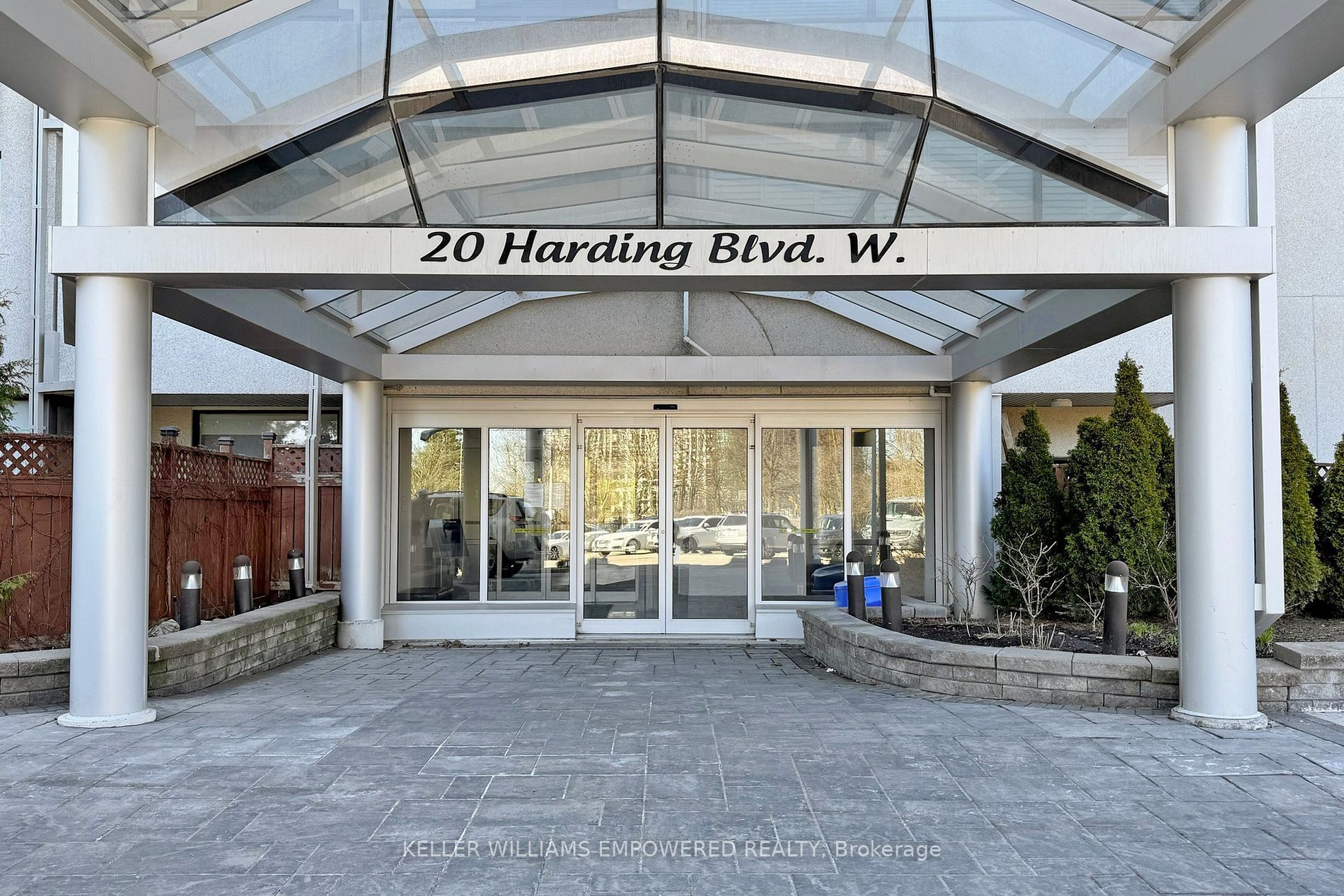 20 Harding Boulevard W 707, Richmond Hill, On L4c 9s4