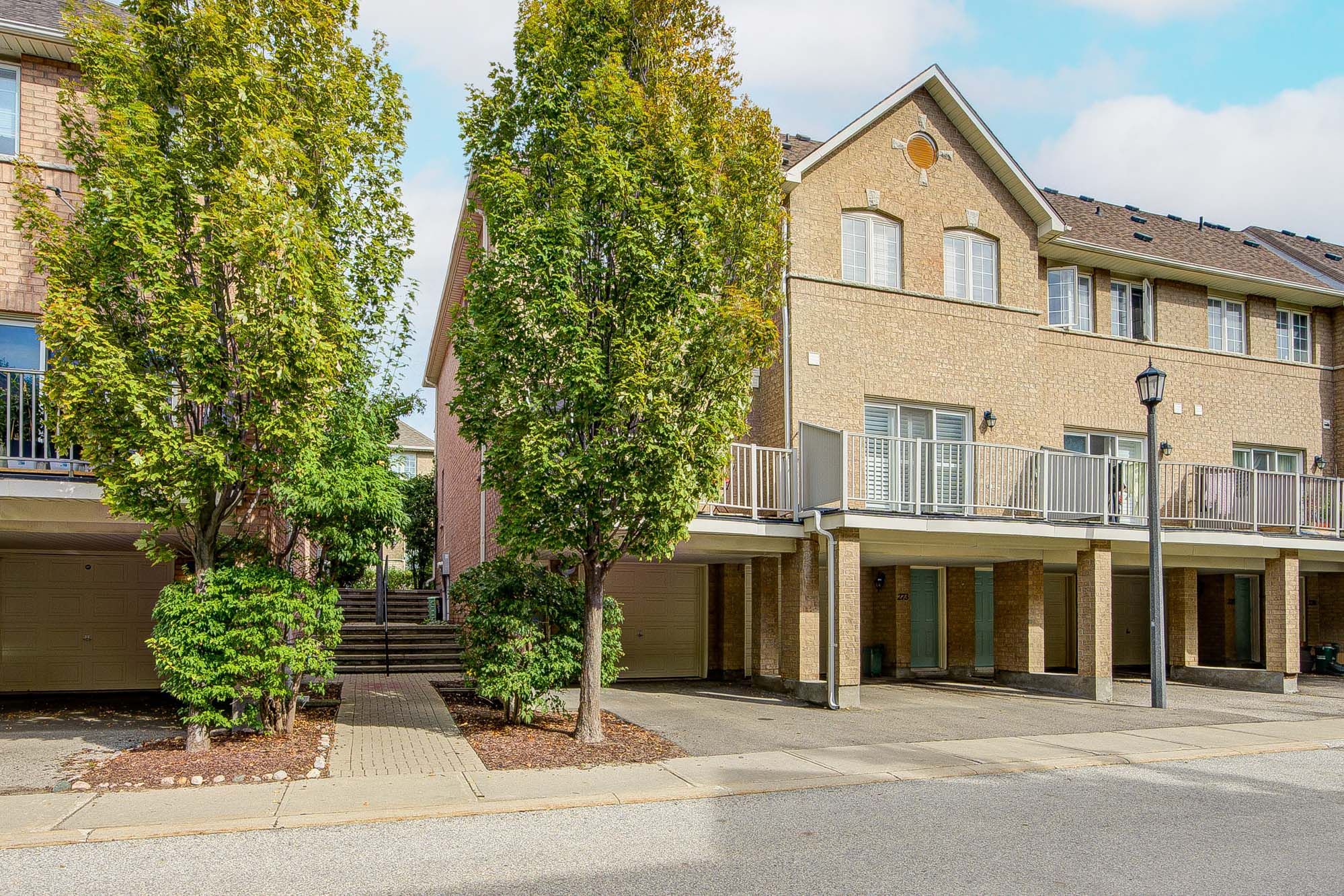 23 Observatory Lane 272, Richmond Hill, On L4c 0m7