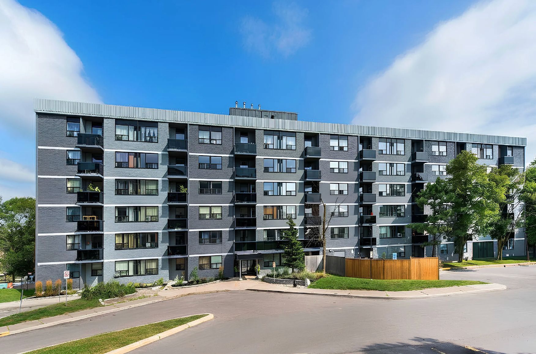 145 Wellington Street W 515, Aurora, On L4g 2n9