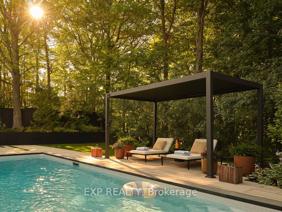 105 Park Crescent, Richmond Hill, On L4e 3j5